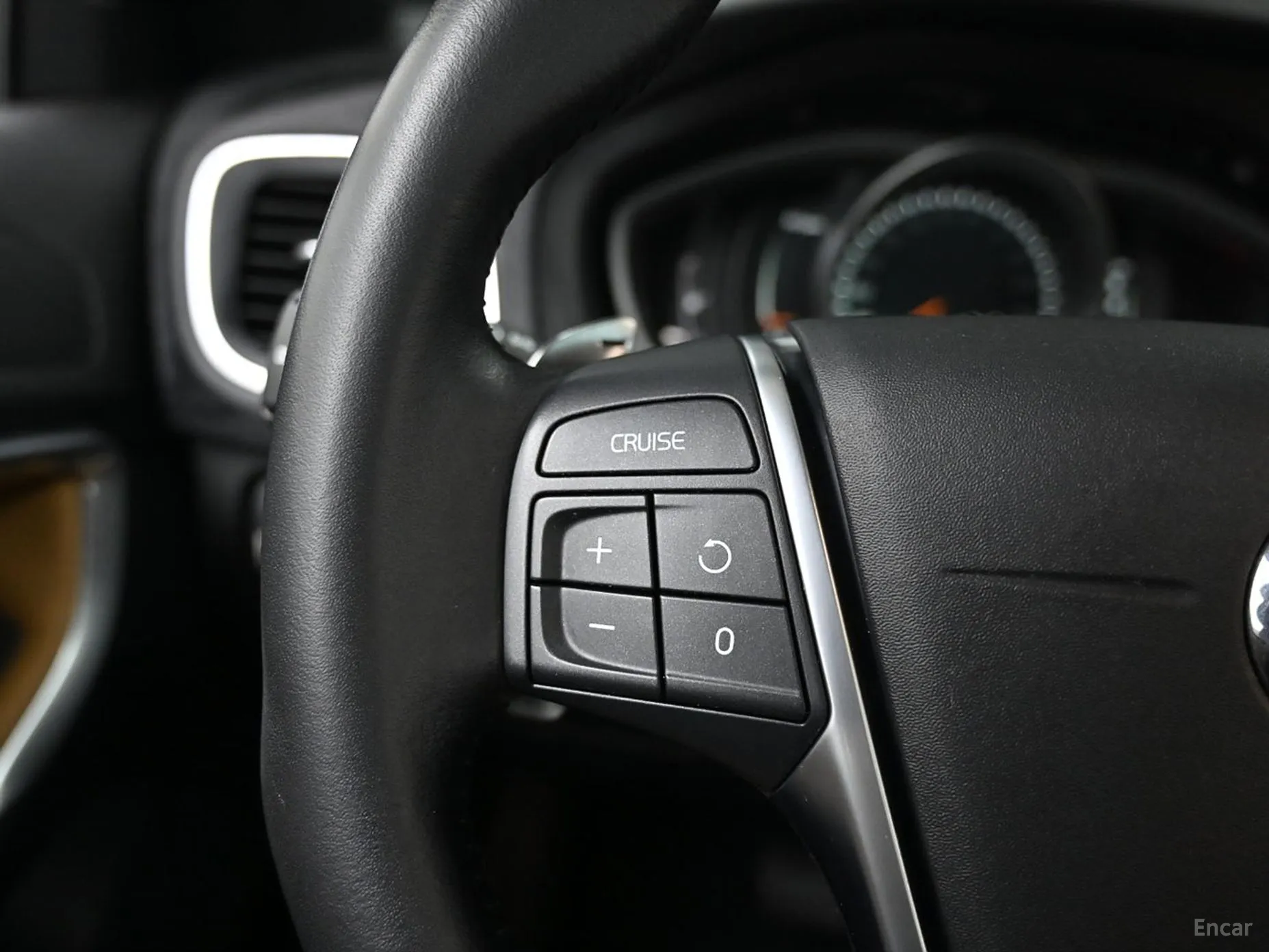 Volvo V40 превью 18