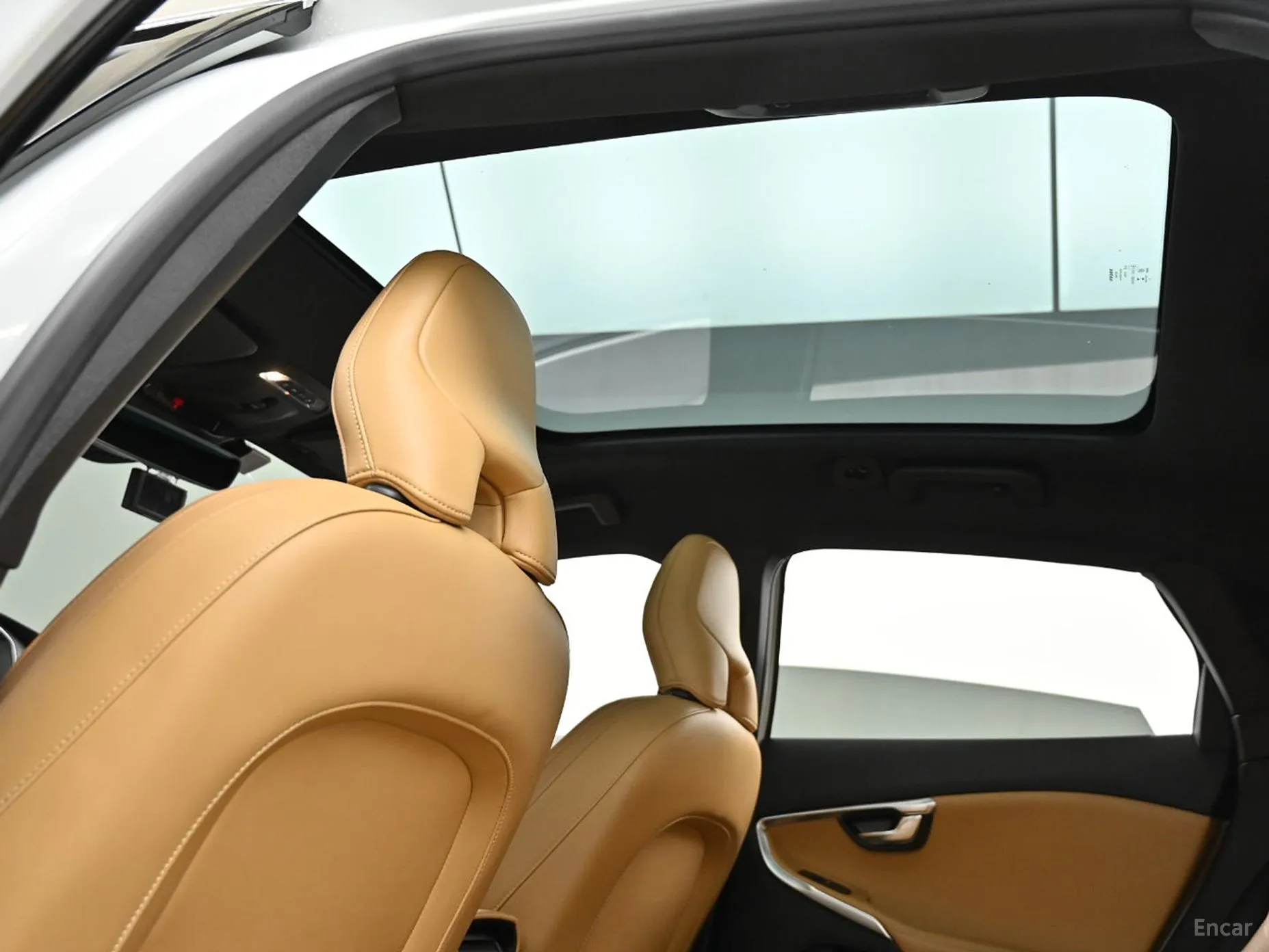 Volvo V40 превью 19