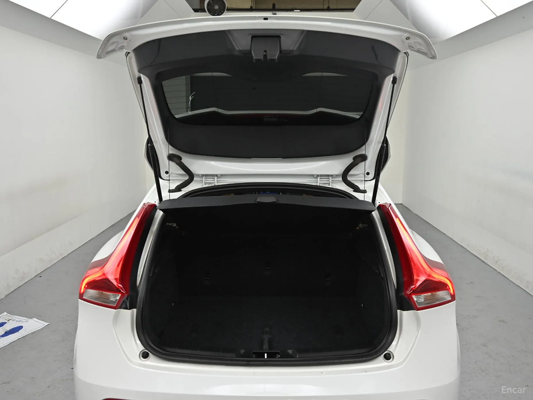 Volvo V40 превью 20