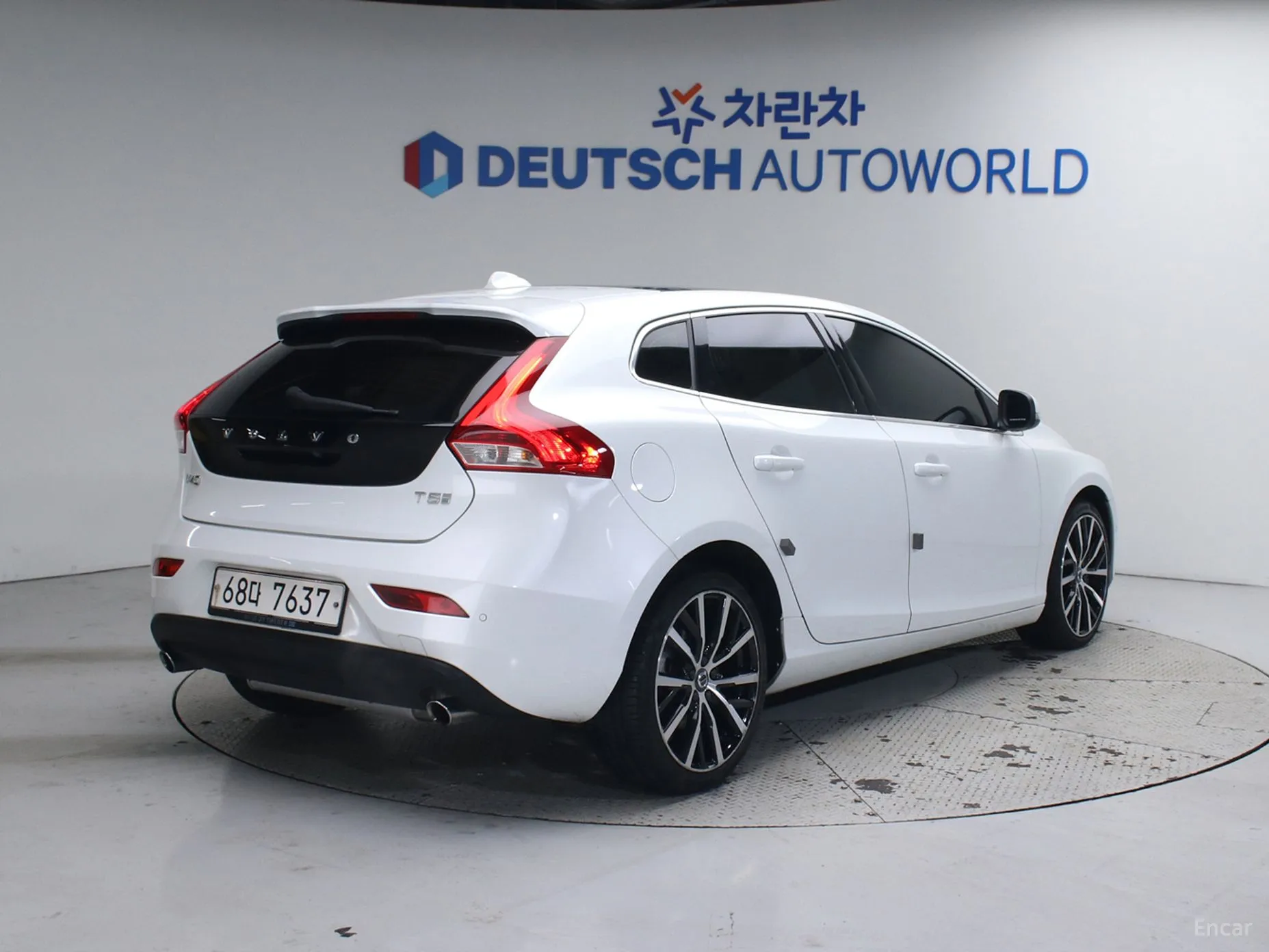 Volvo V40 превью 3