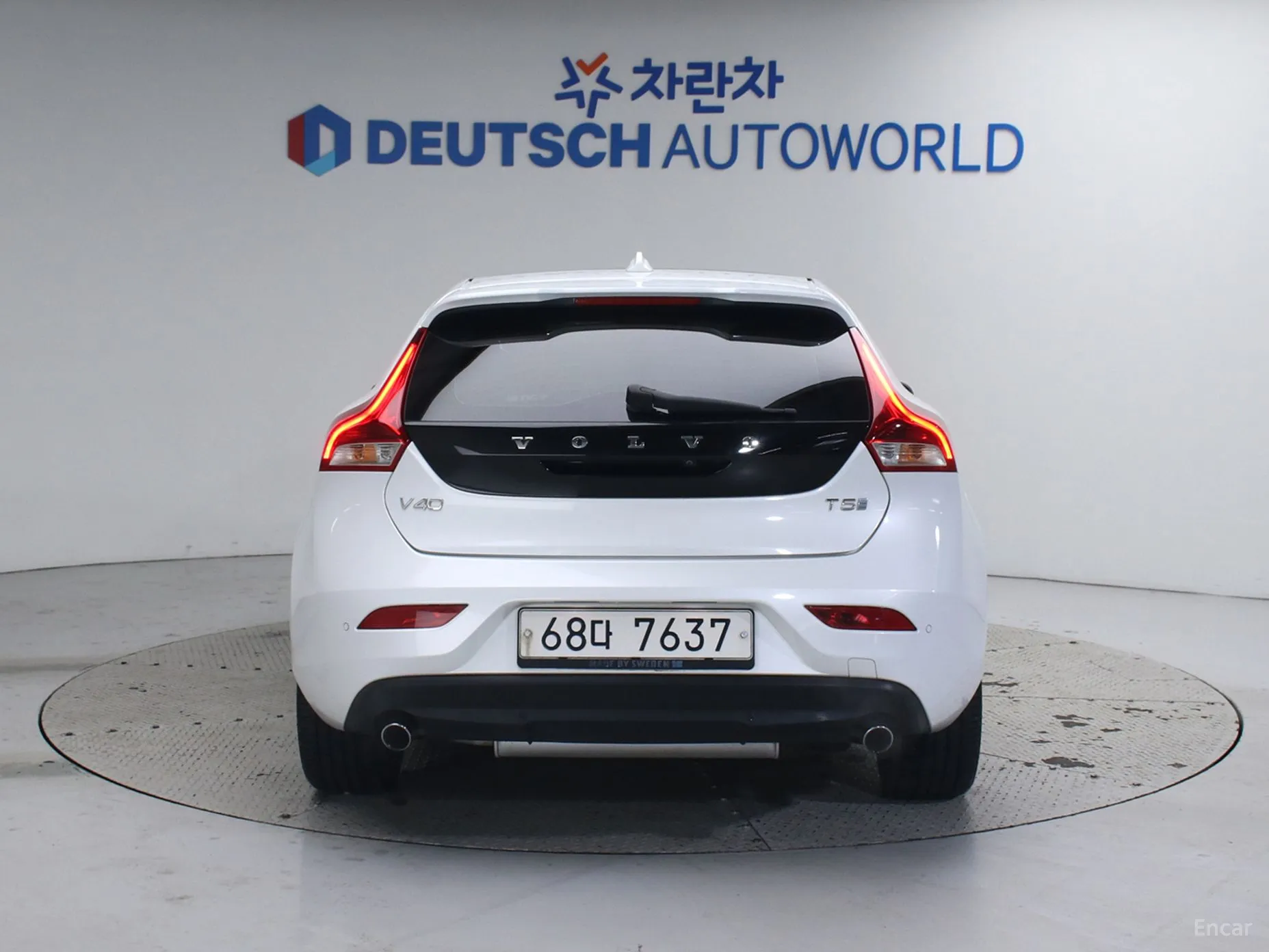Volvo V40 превью 5