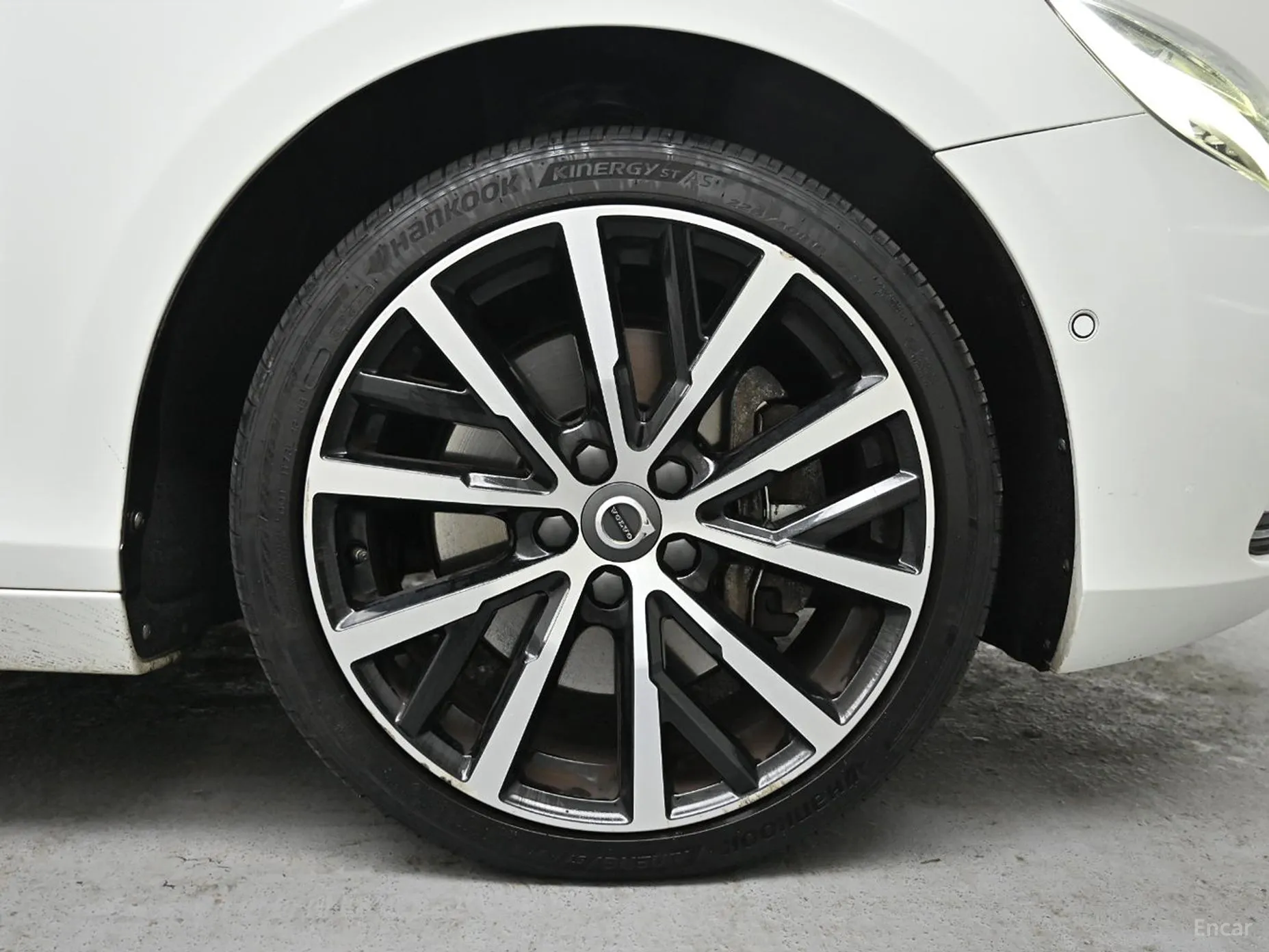 Volvo V40 превью 6