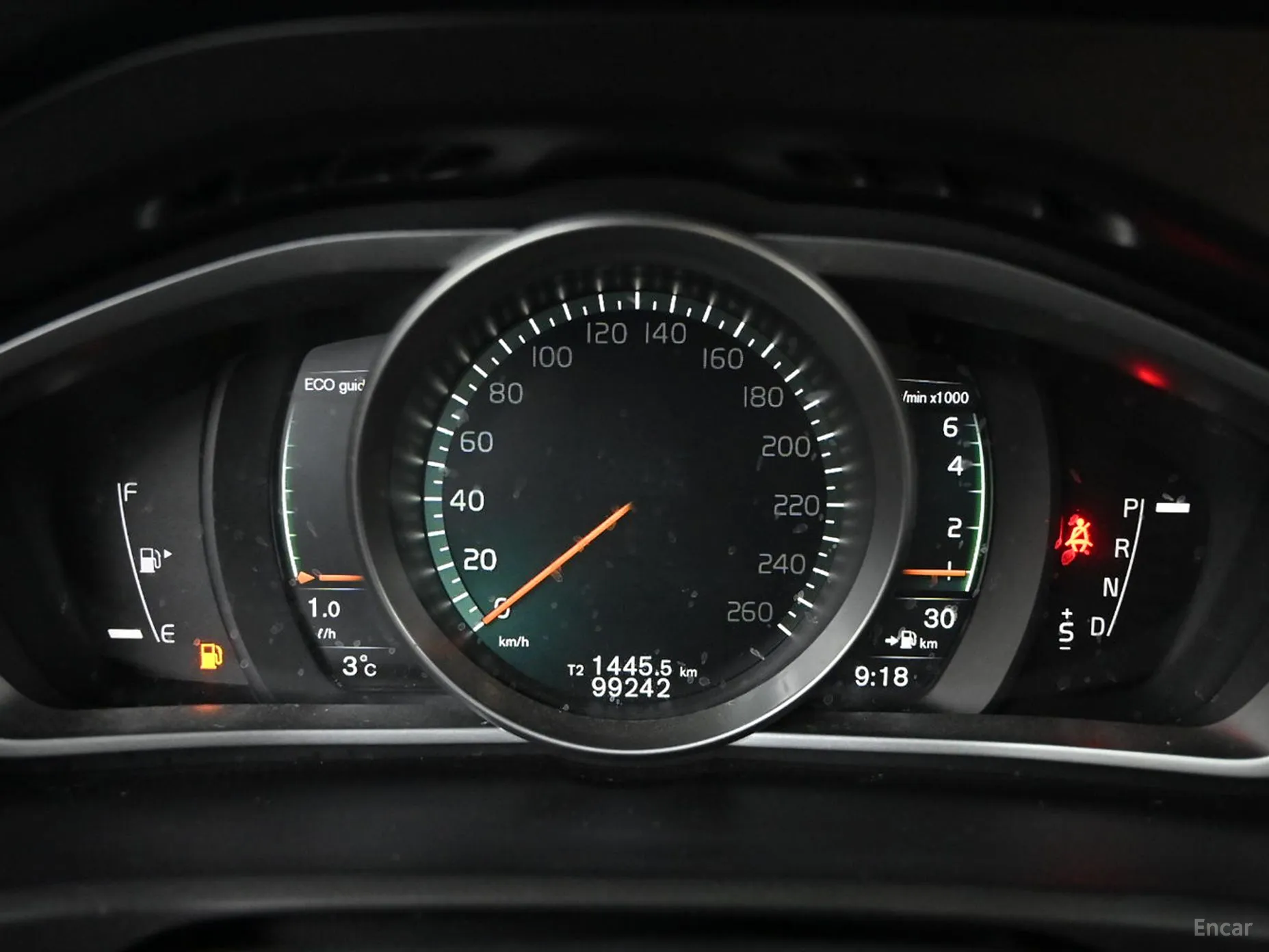 Volvo V40 превью 9