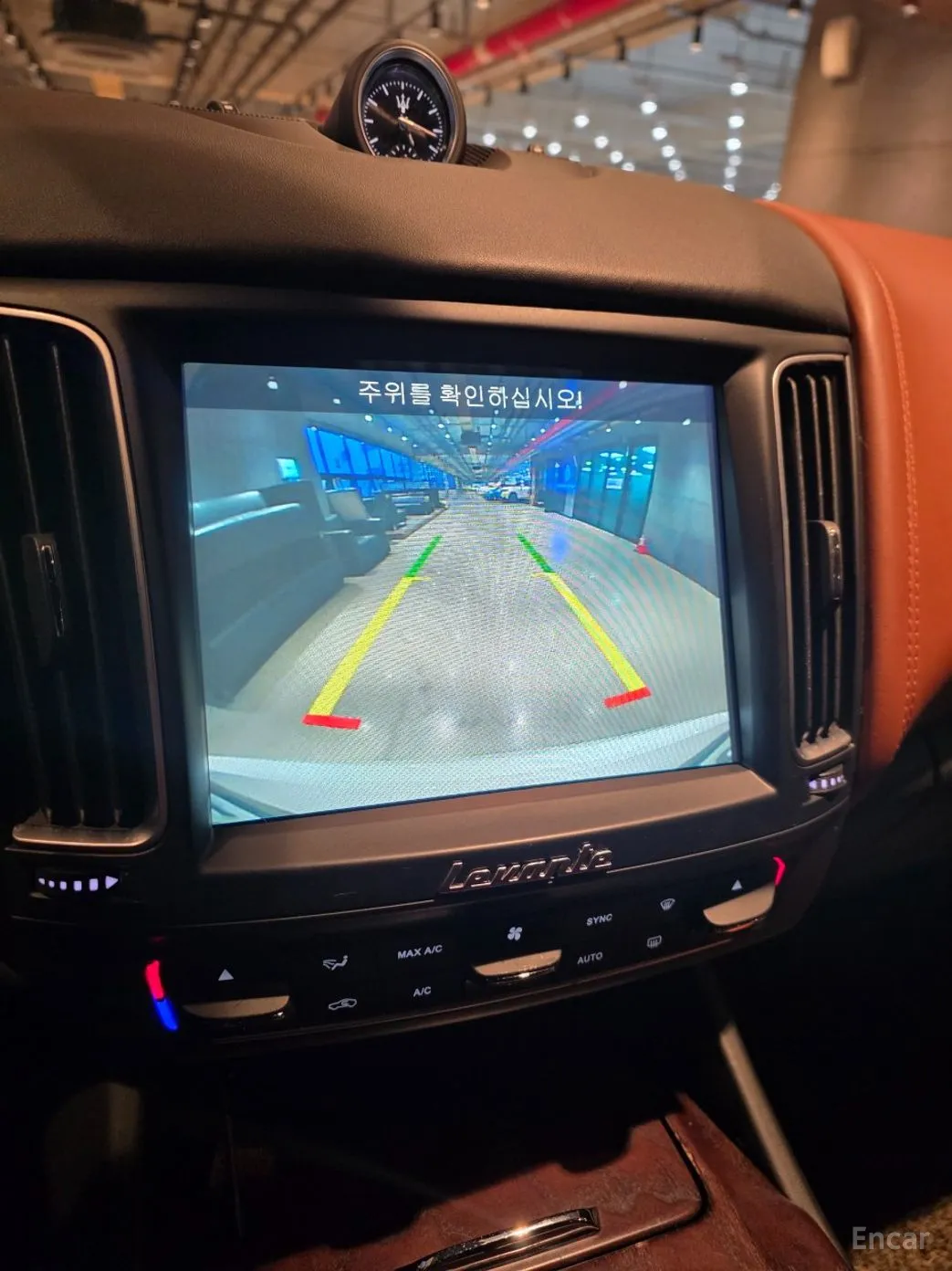 Maserati Levante превью 17