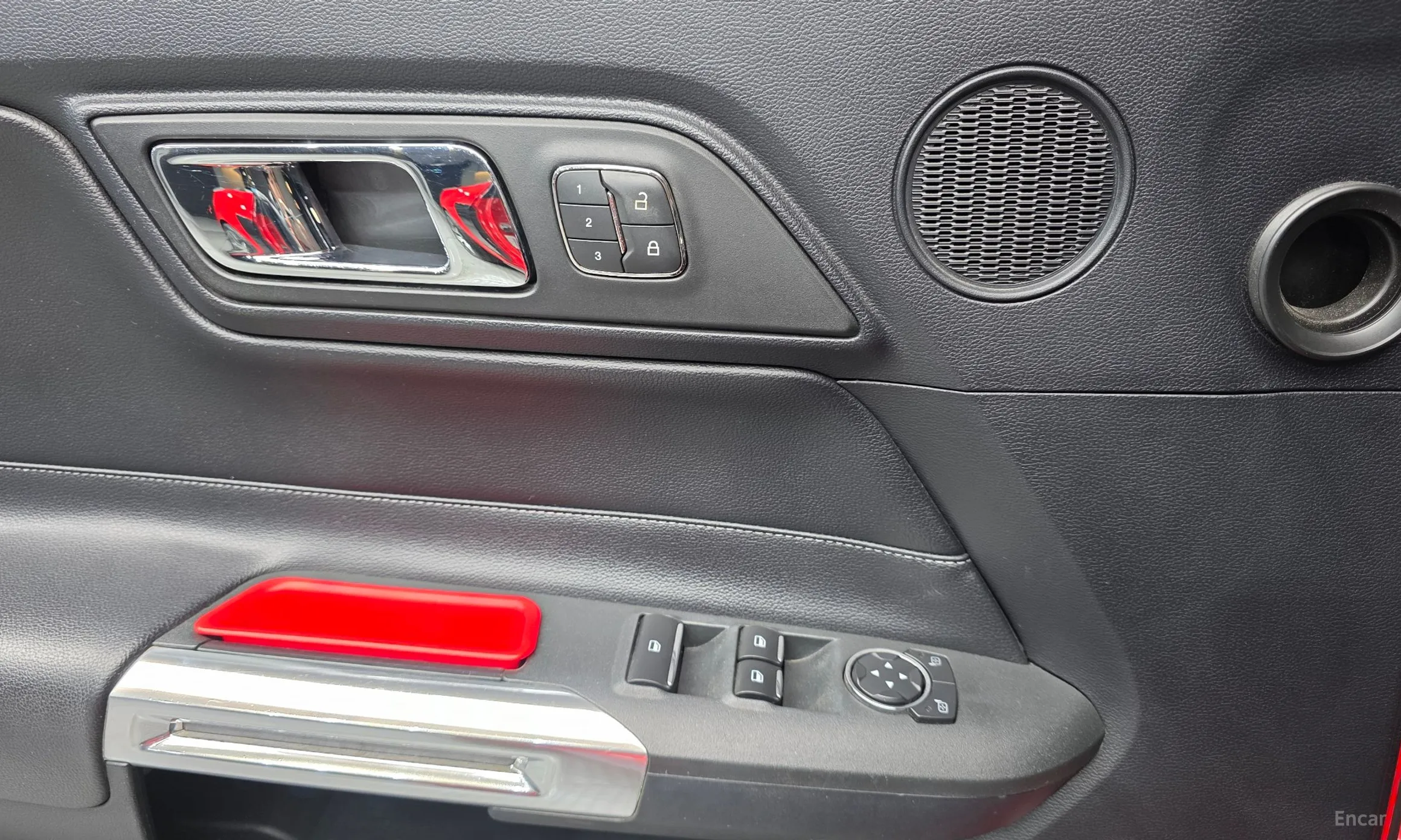 Ford Mustang превью 12
