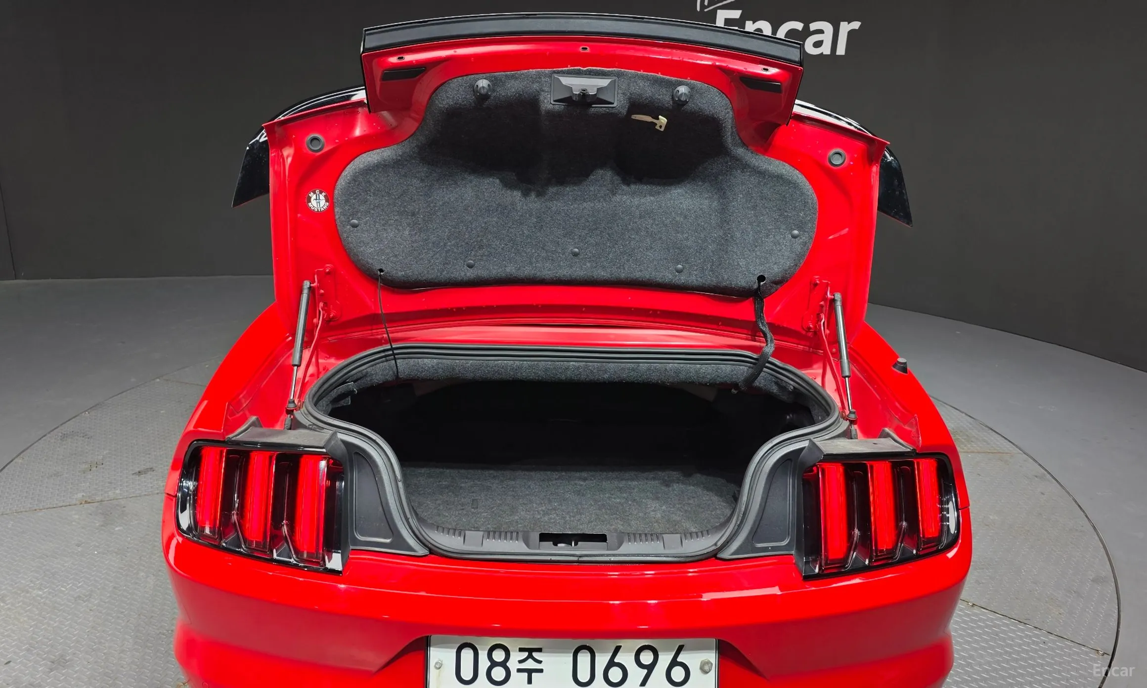 Ford Mustang превью 18