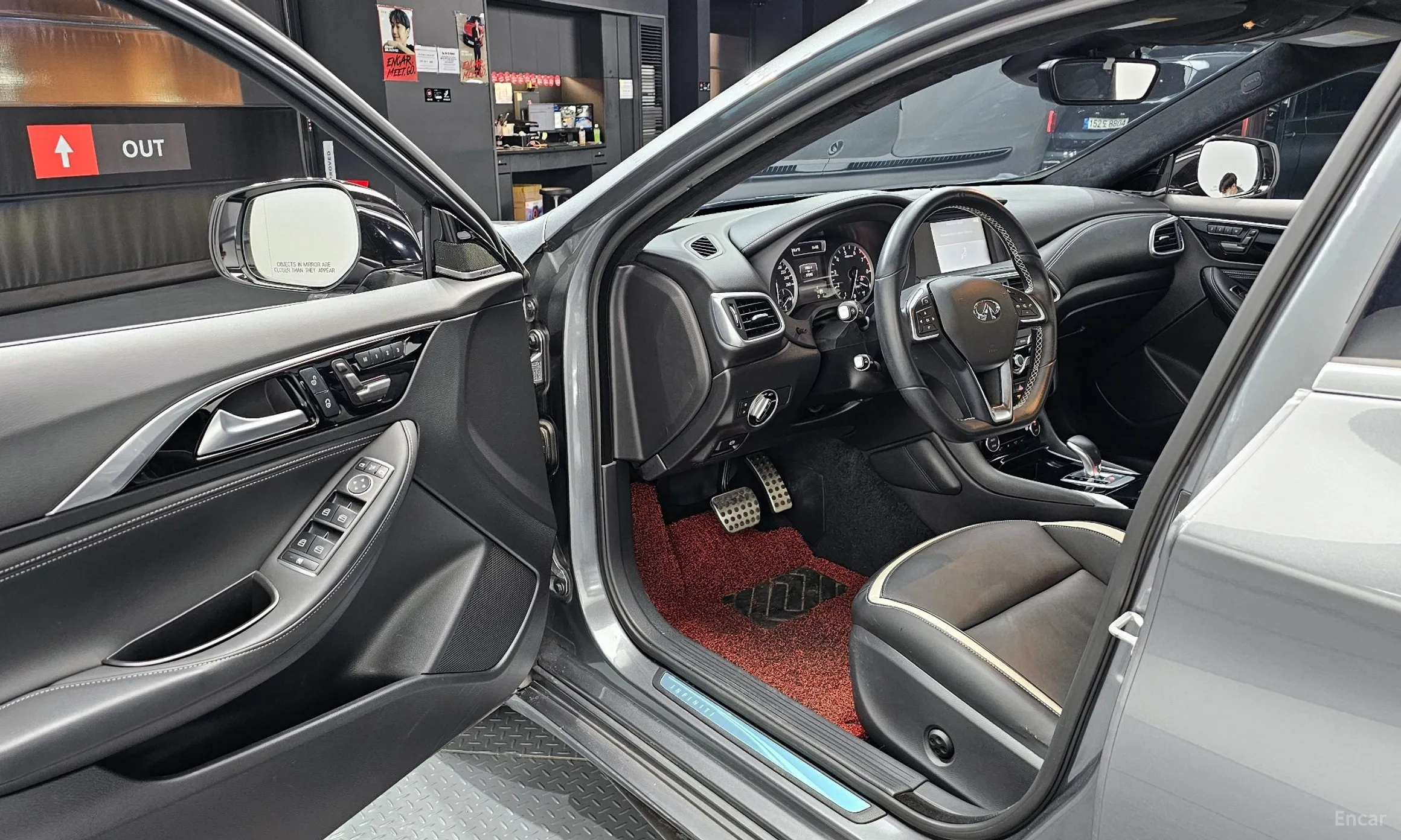 Infiniti Q30 превью 11