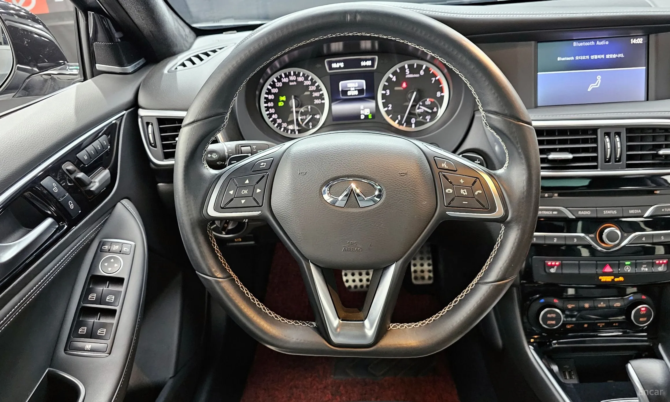 Infiniti Q30 превью 13