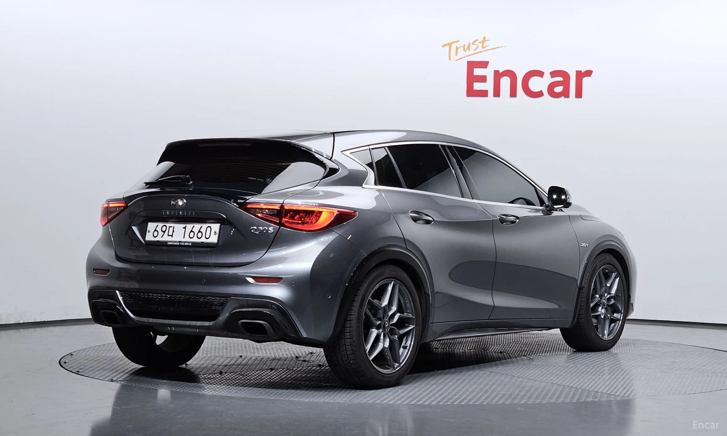 Infiniti Q30 превью 2
