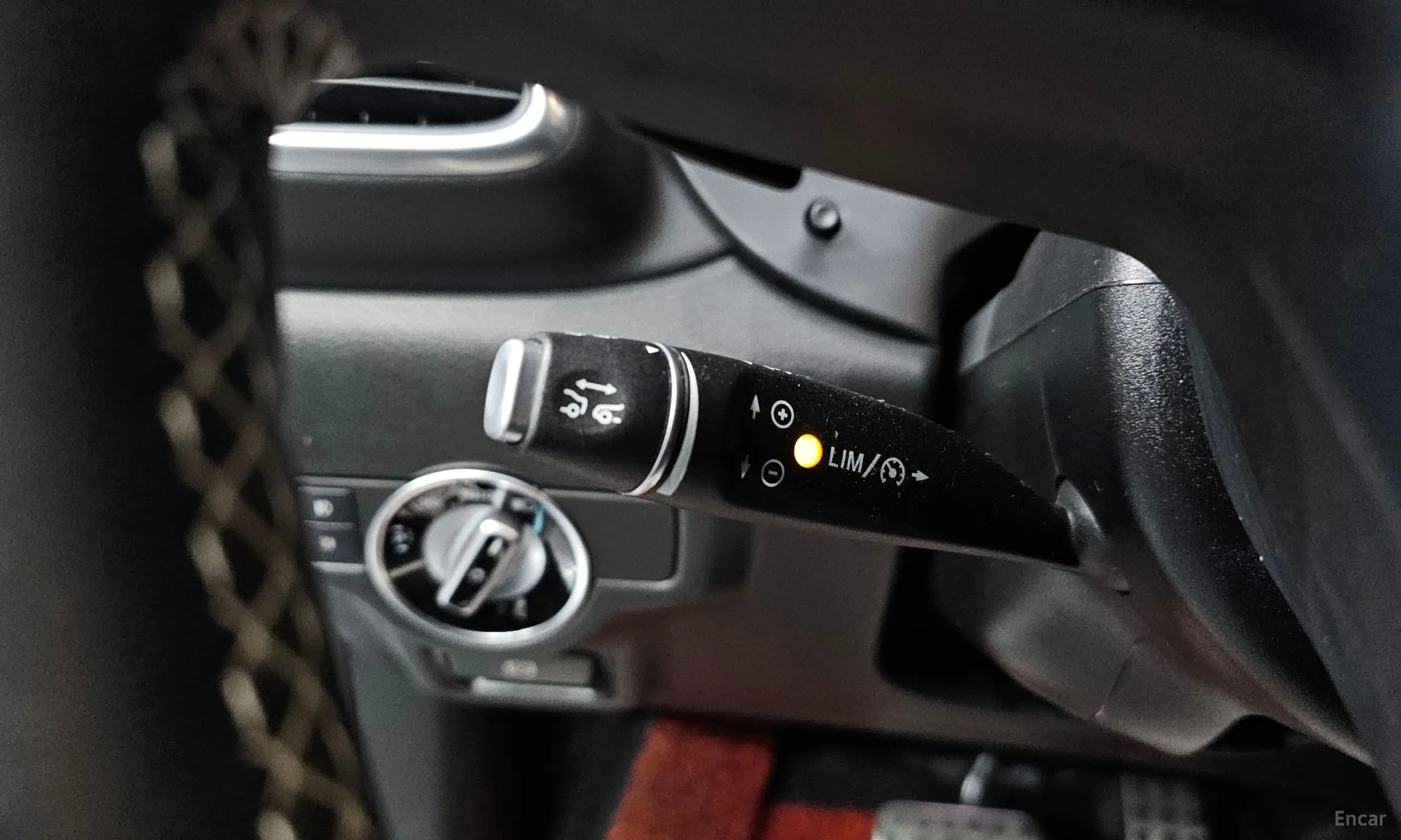 Infiniti Q30 превью 18
