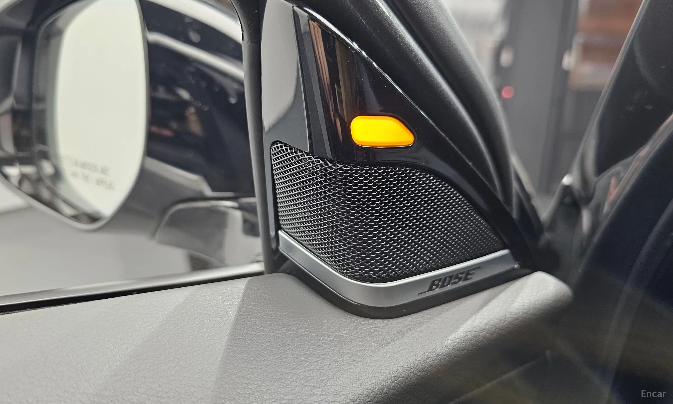 Infiniti Q30 превью 19