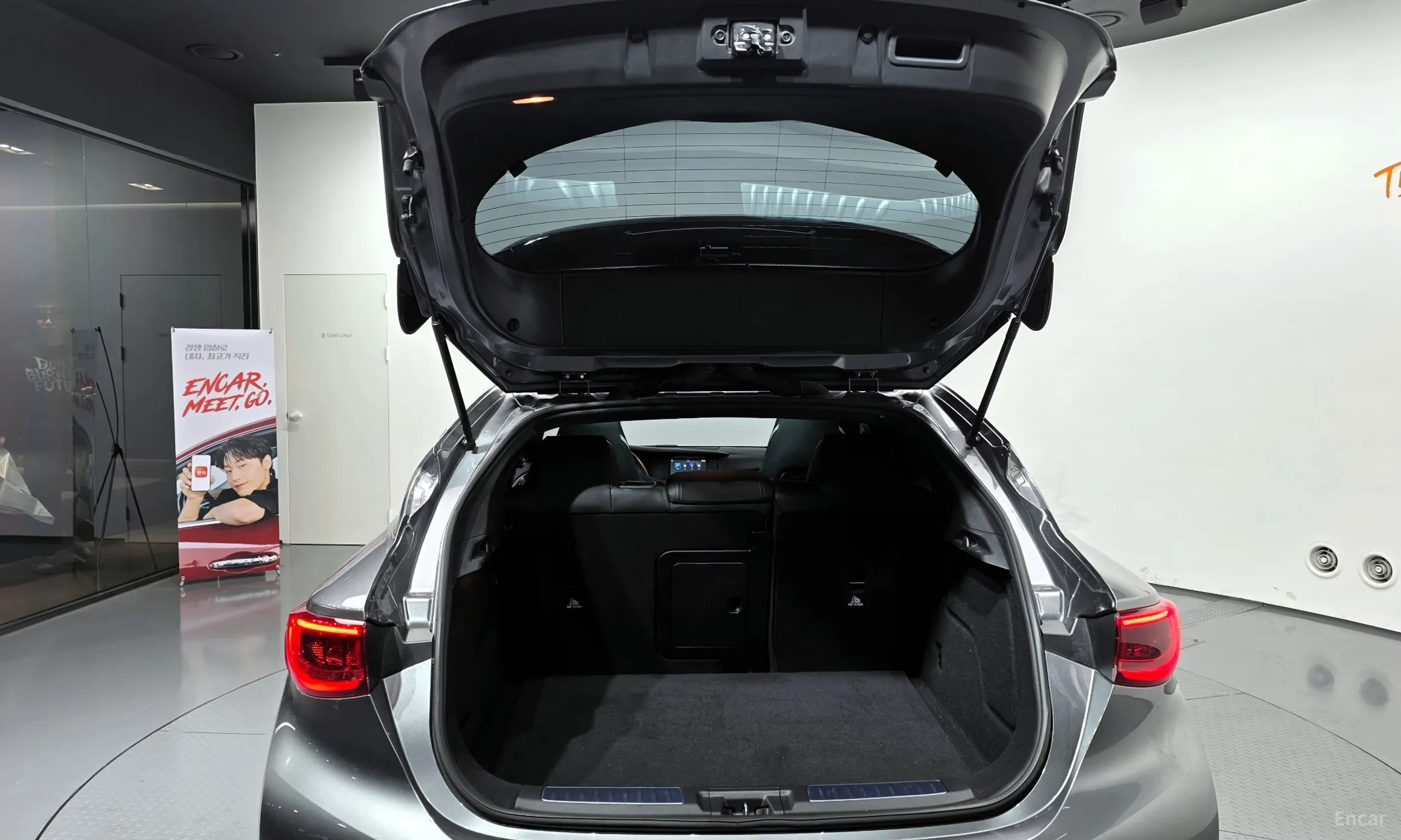 Infiniti Q30 превью 20