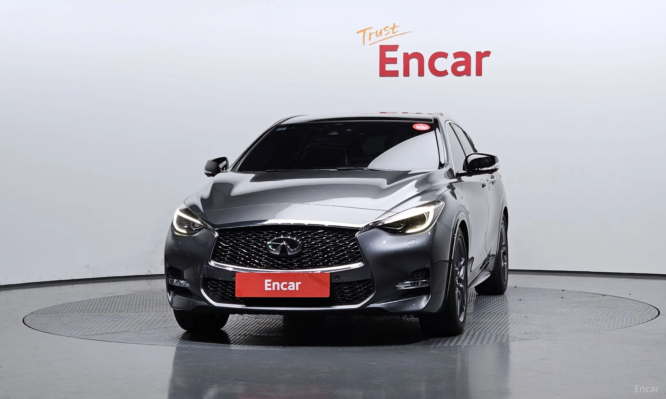 Infiniti Q30 превью 3
