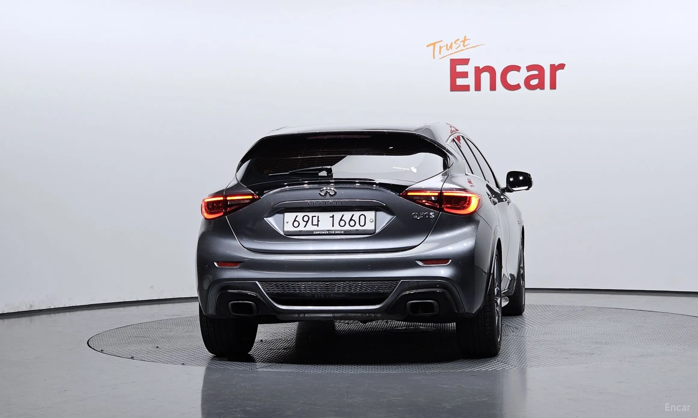 Infiniti Q30 превью 4