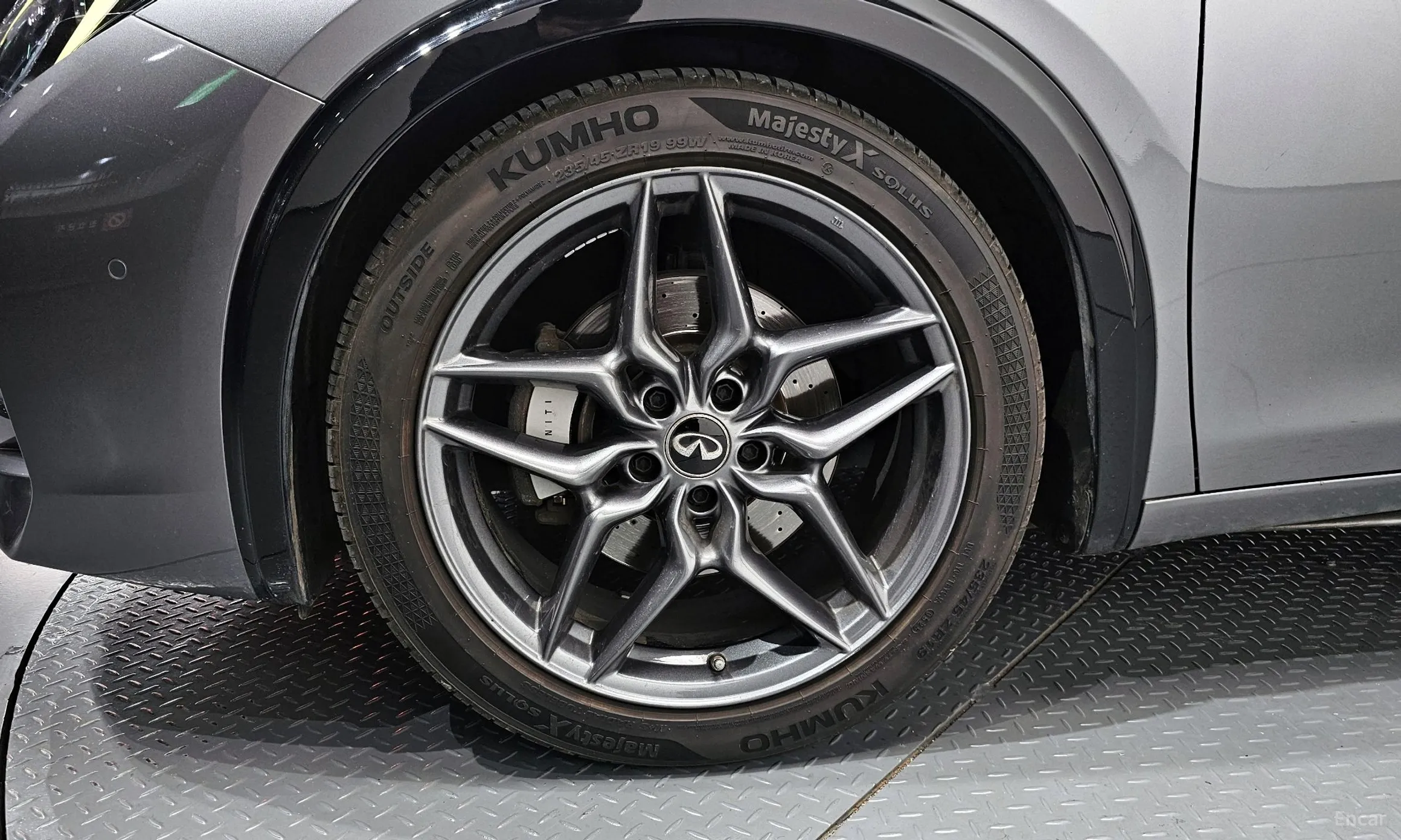 Infiniti Q30 превью 5