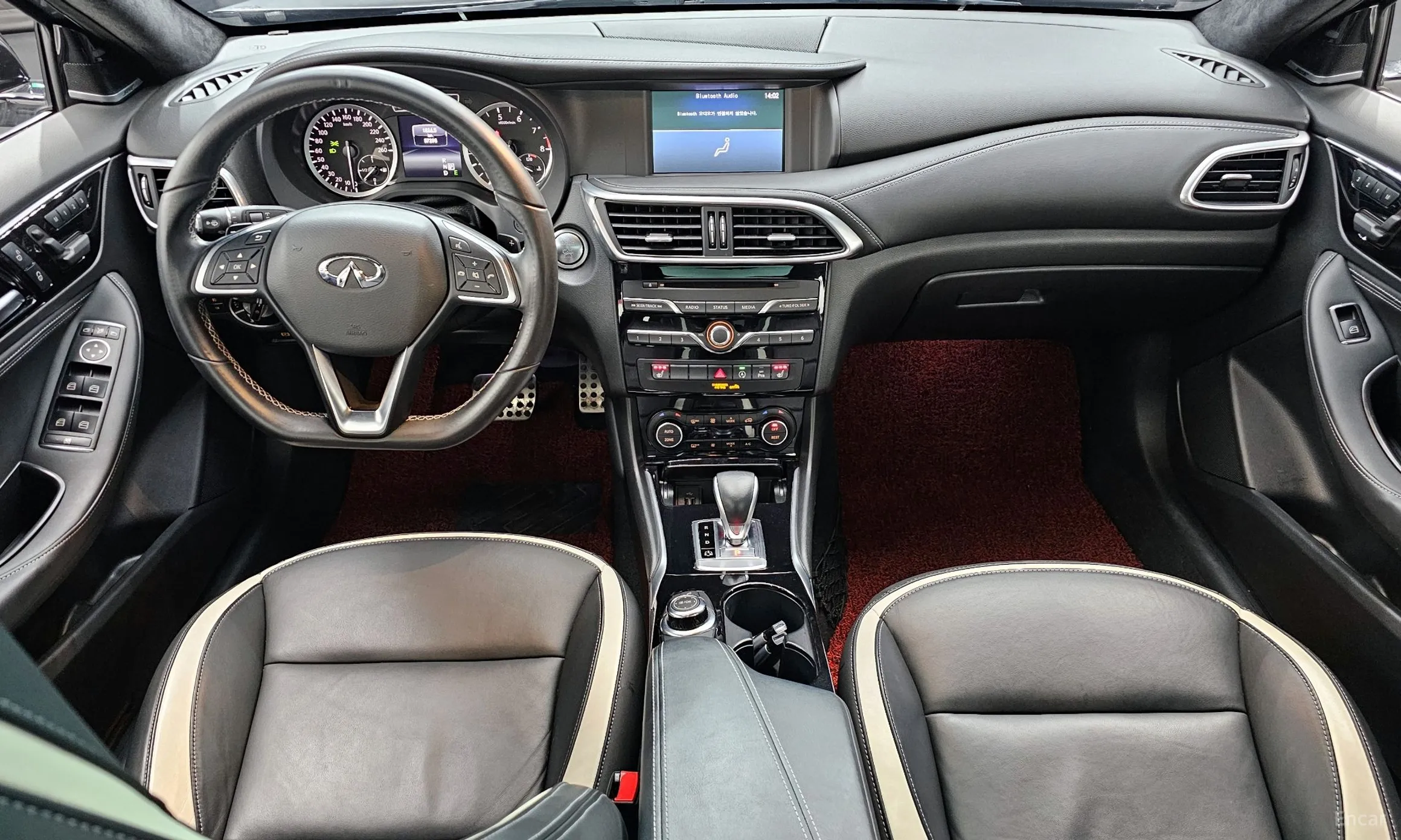 Infiniti Q30 превью 7