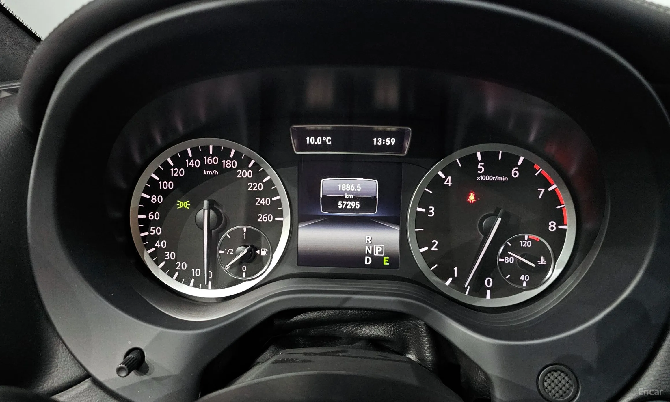 Infiniti Q30 превью 8