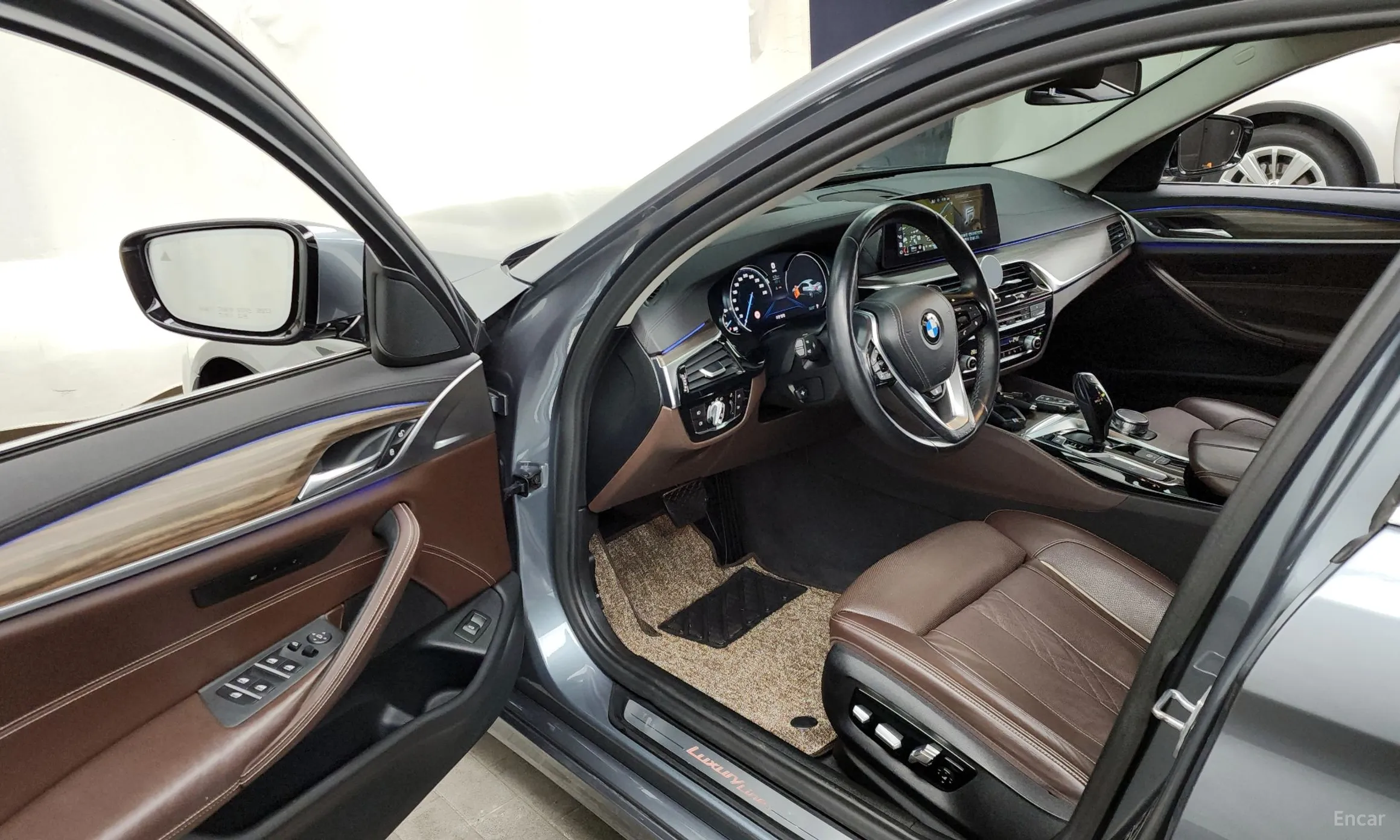 BMW 5 Series (G30) превью 10