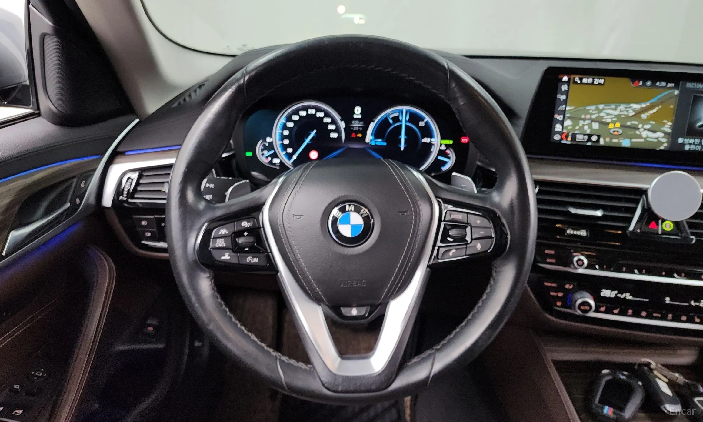 BMW 5 Series (G30) превью 13