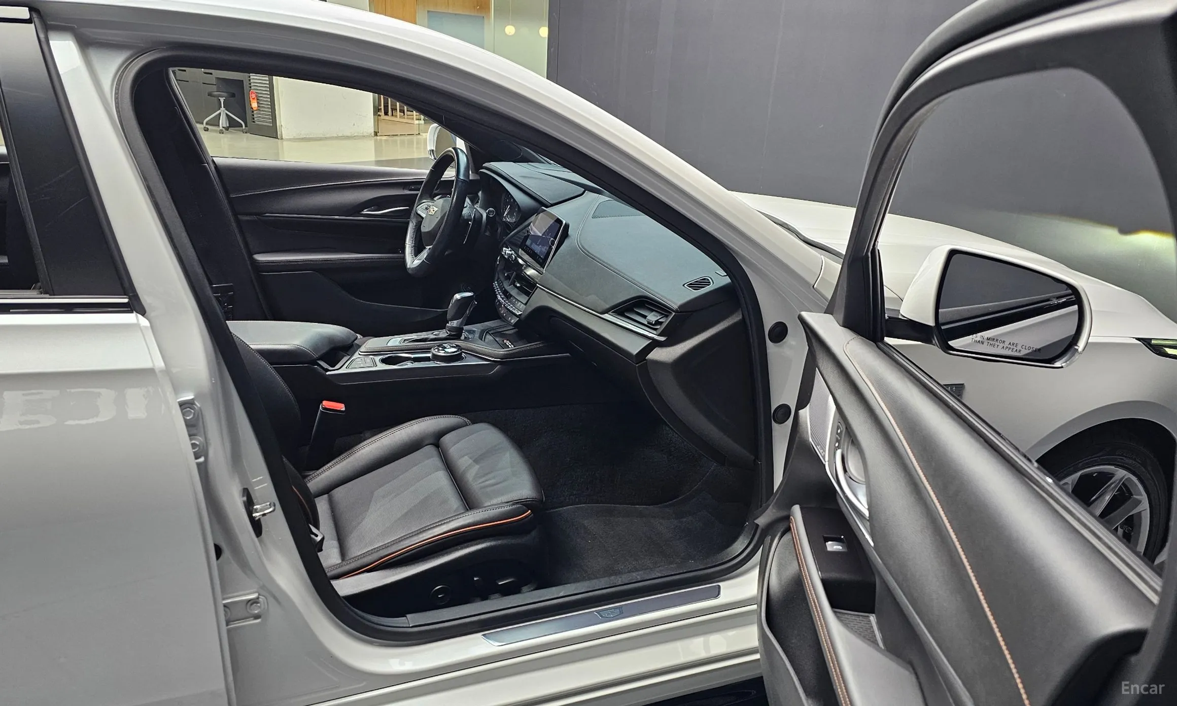 Cadillac CT4 превью 10