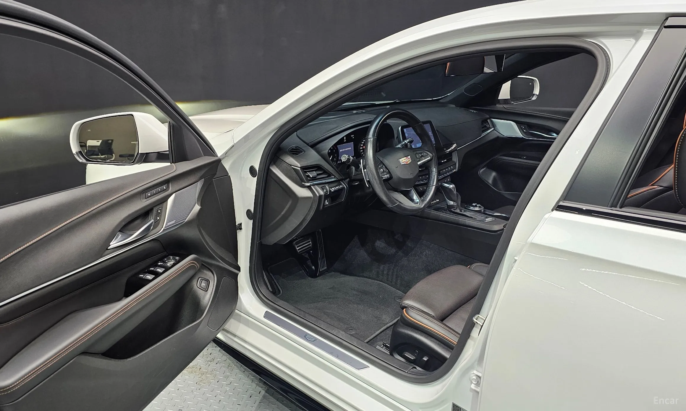 Cadillac CT4 превью 11