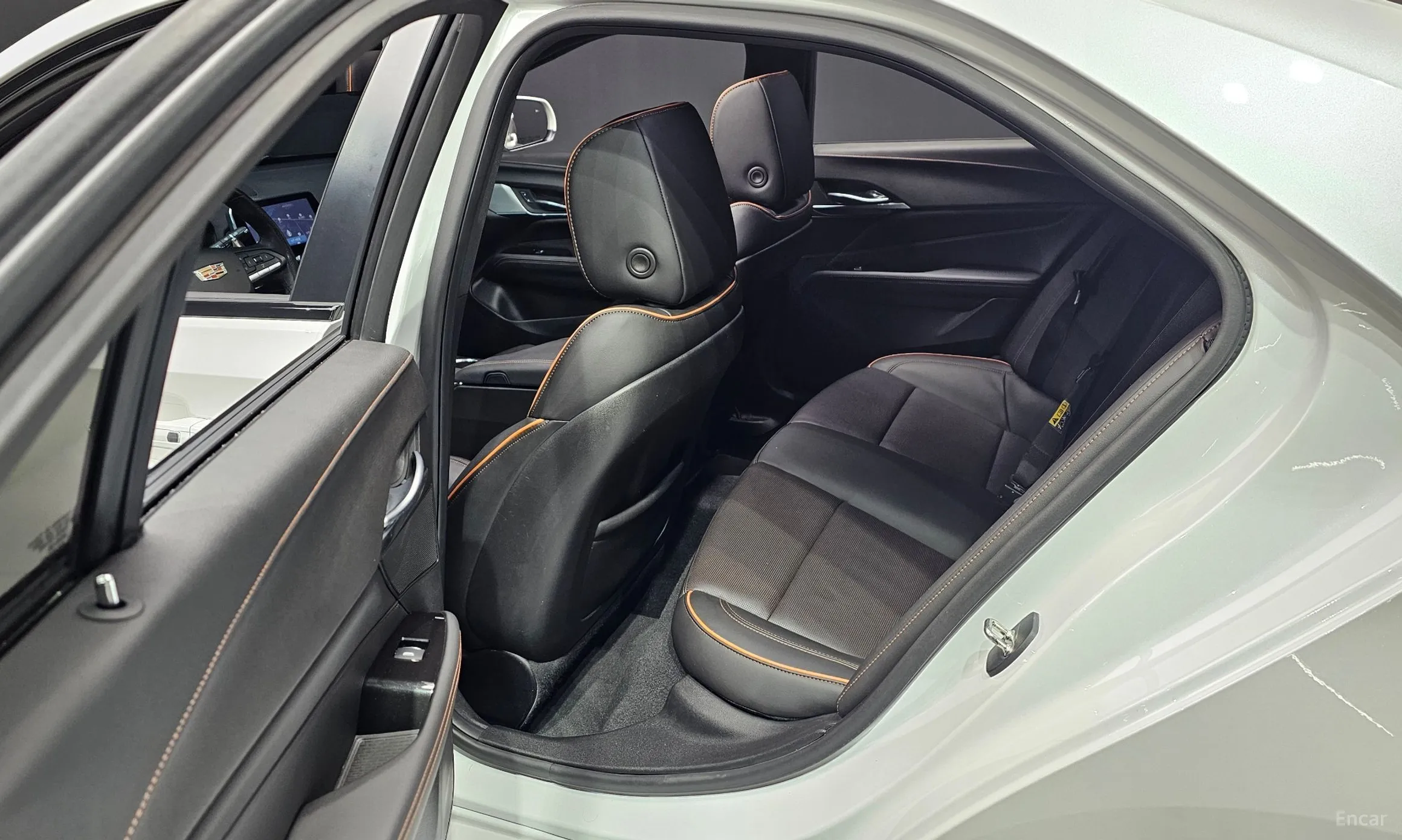 Cadillac CT4 превью 12