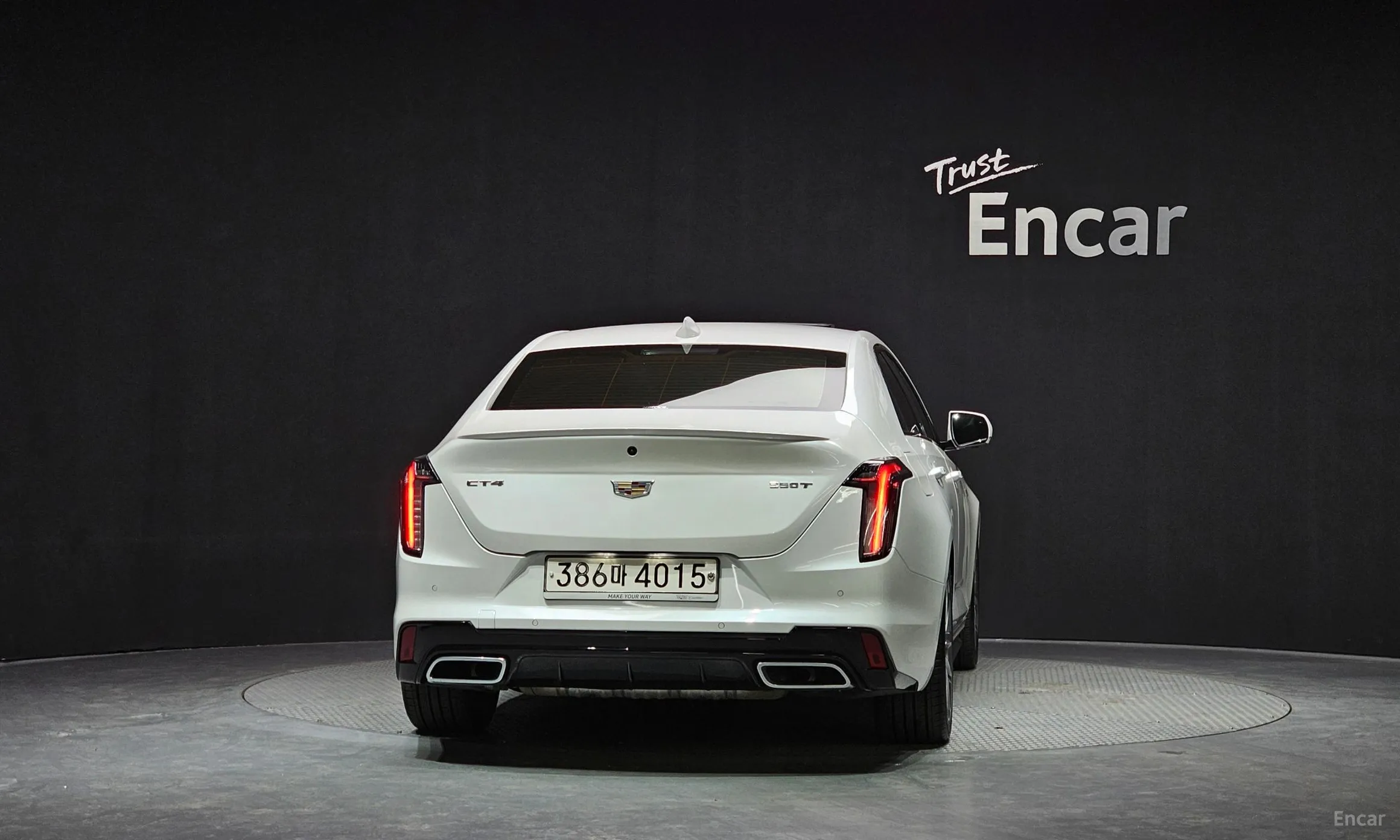 Cadillac CT4 превью 4