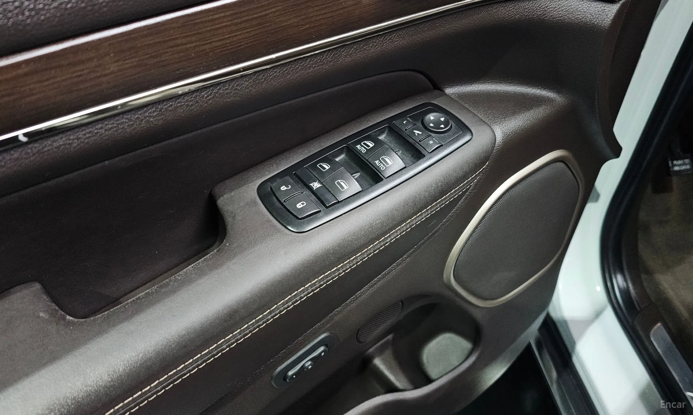 Jeep Grand Cherokee превью 17