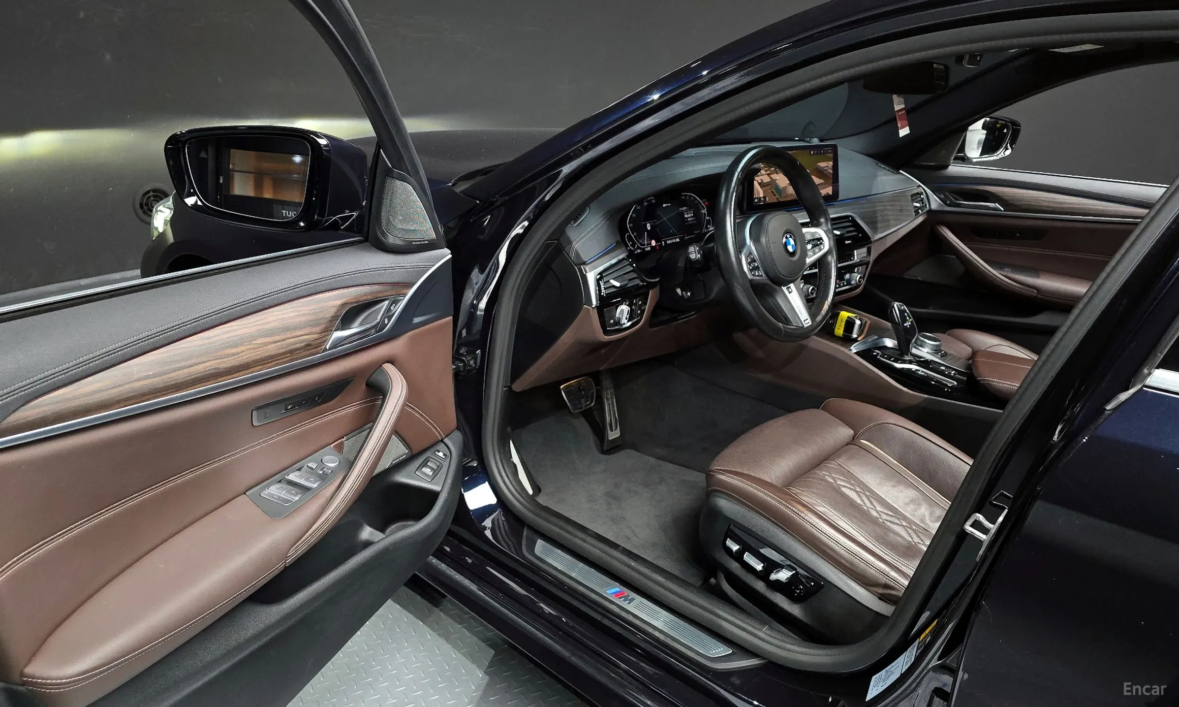 BMW 5 Series (G30) превью 10
