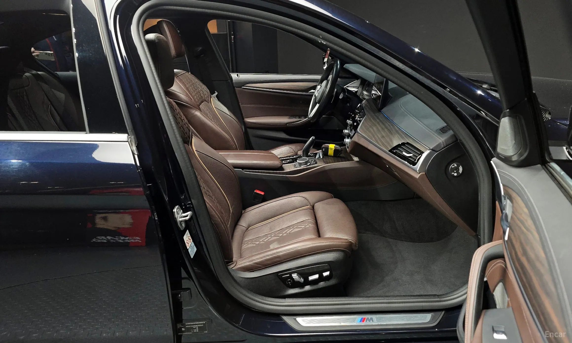 BMW 5 Series (G30) превью 11