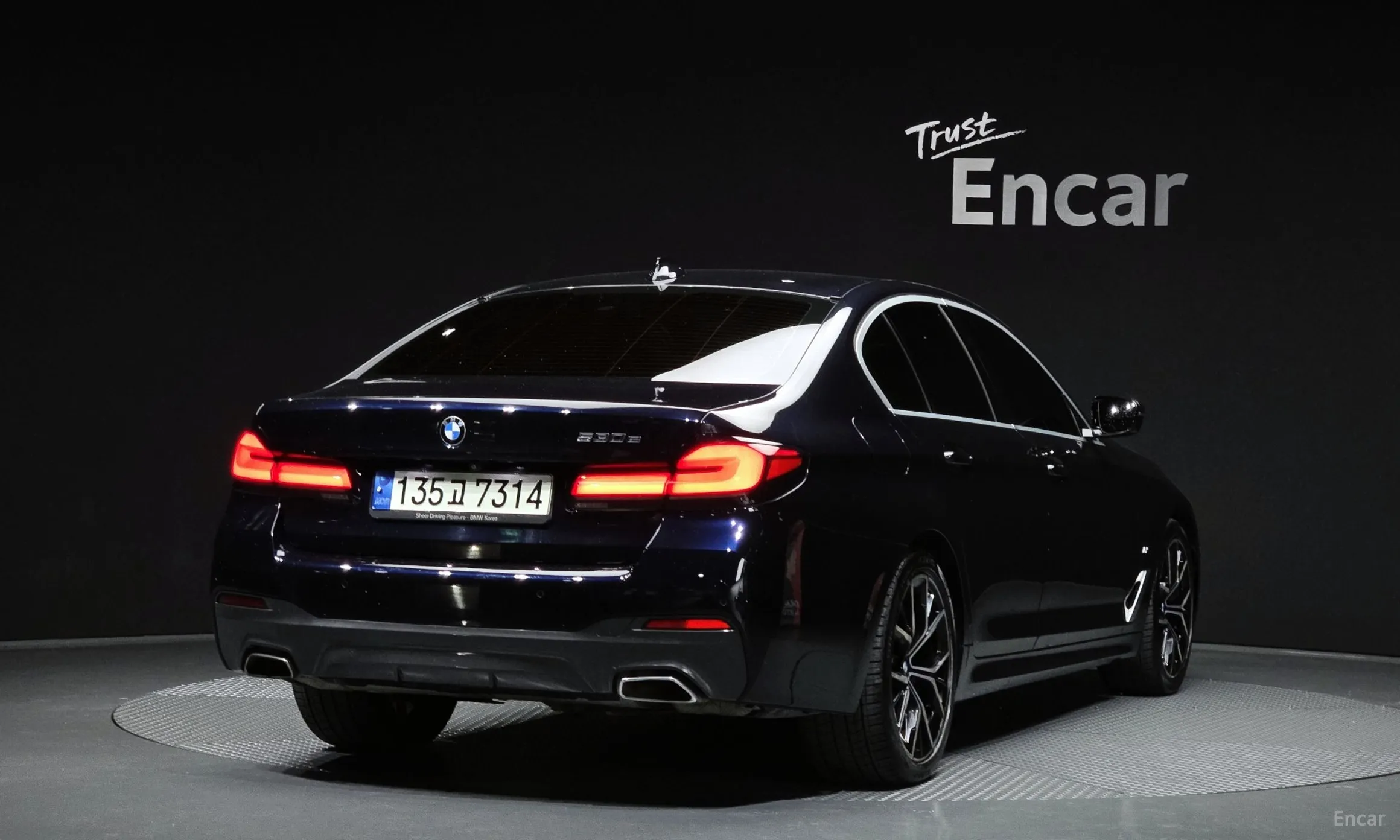 BMW 5 Series (G30) превью 2