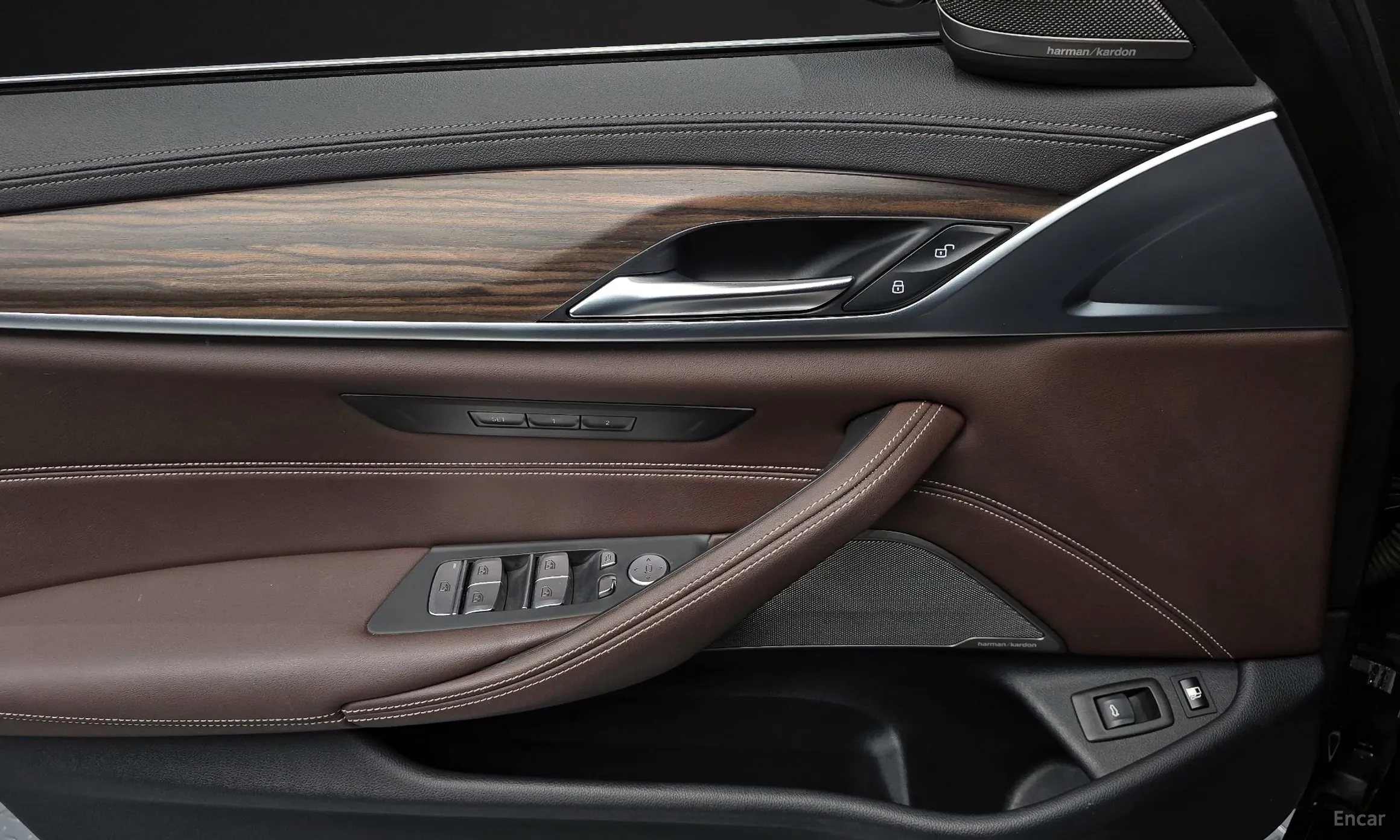 BMW 5 Series (G30) превью 17