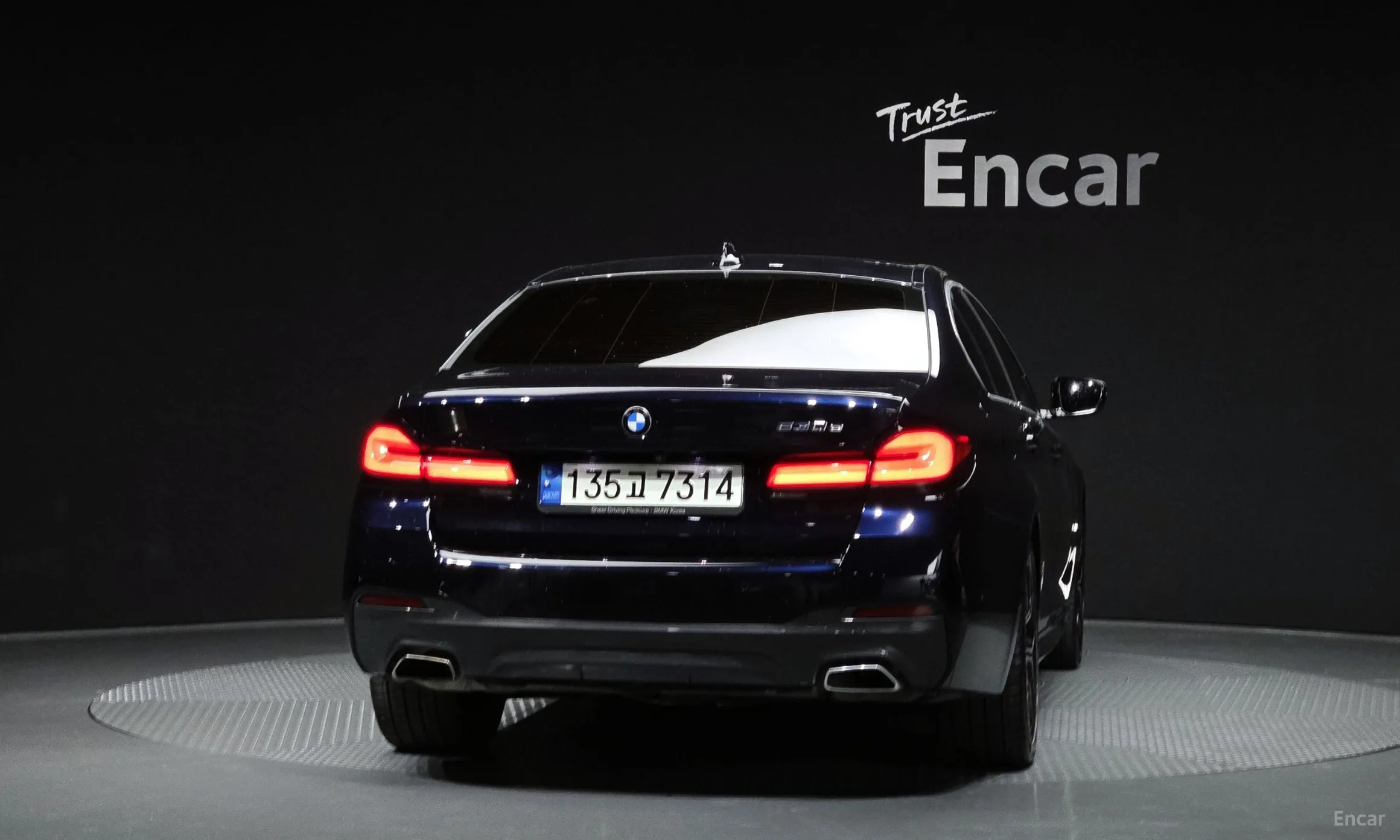 BMW 5 Series (G30) превью 4