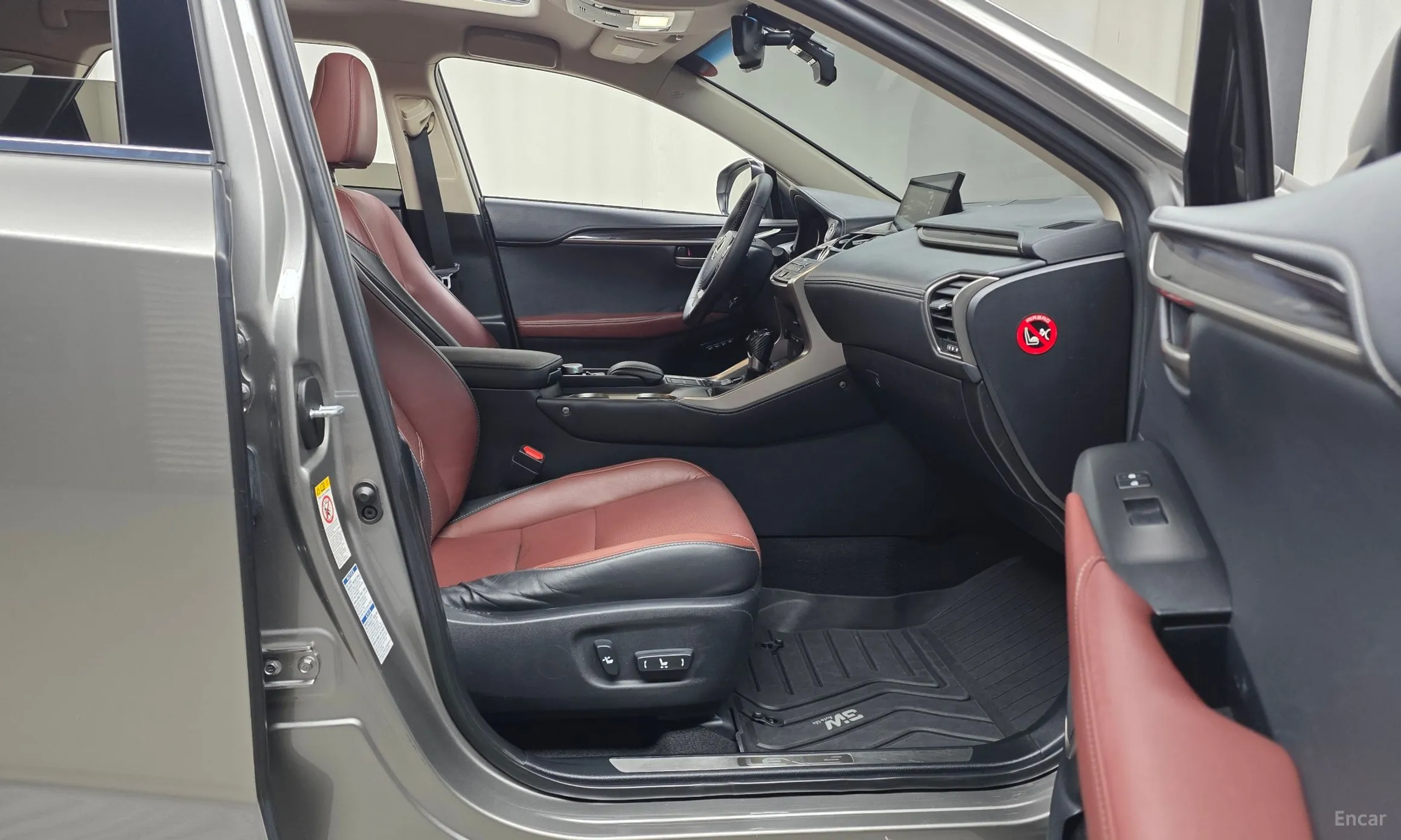 Lexus NX300h превью 11