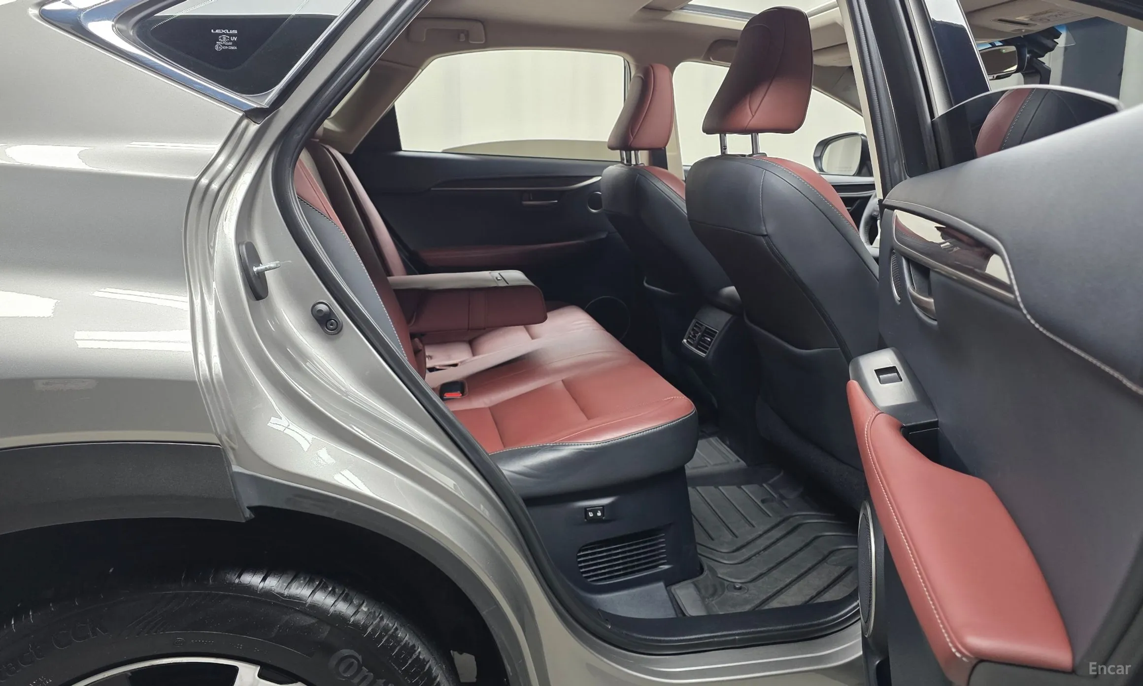 Lexus NX300h превью 12