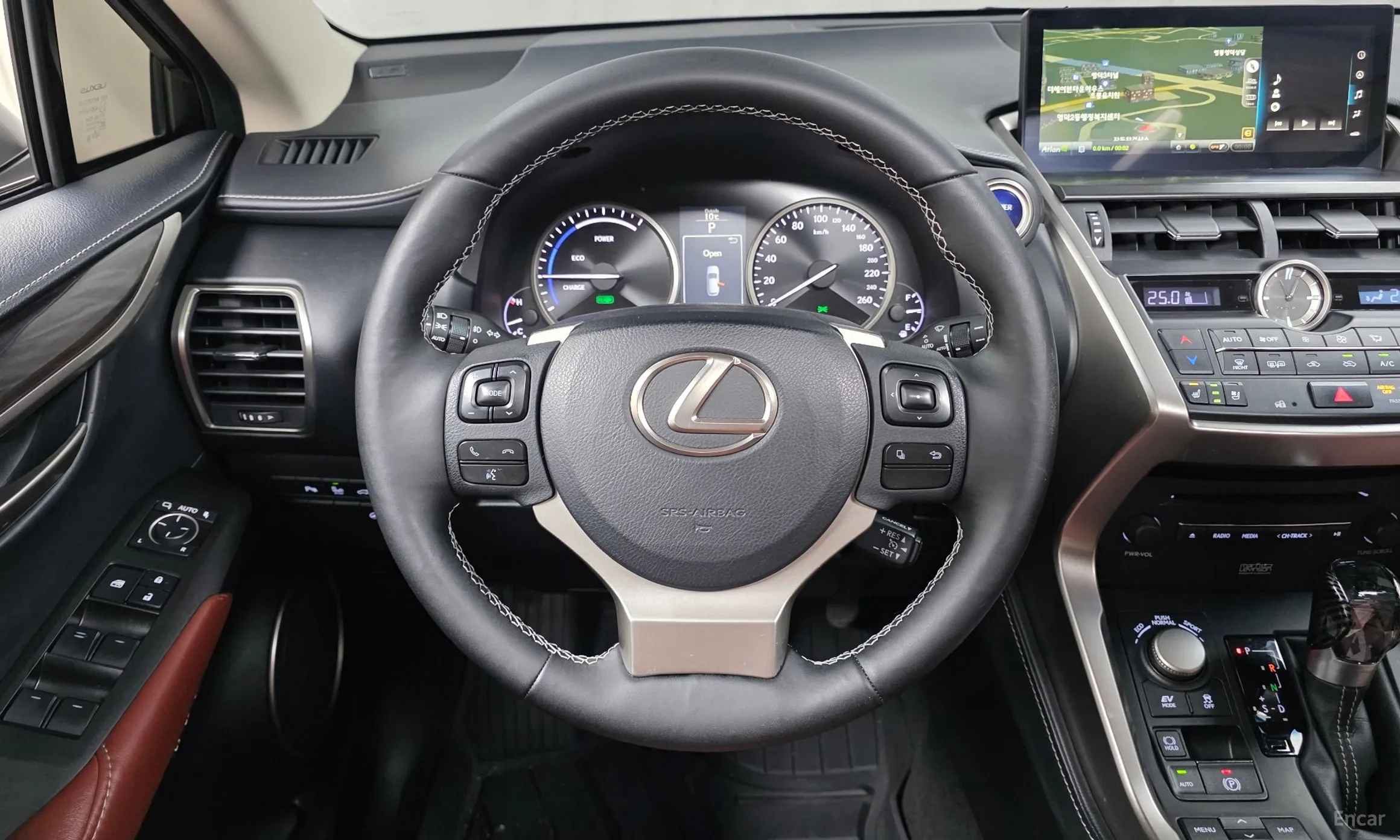 Lexus NX300h превью 13