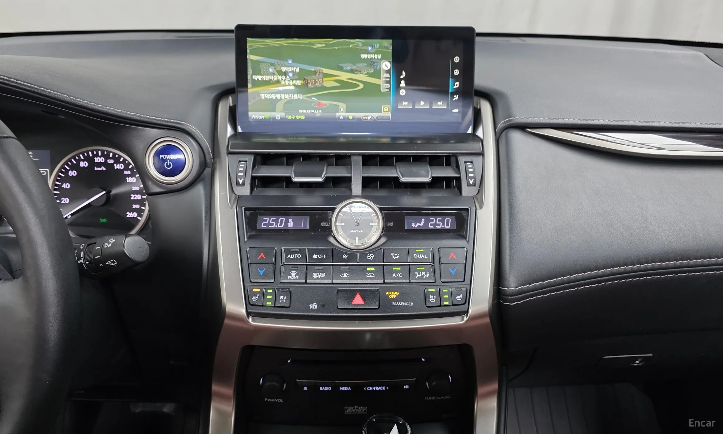 Lexus NX300h превью 14