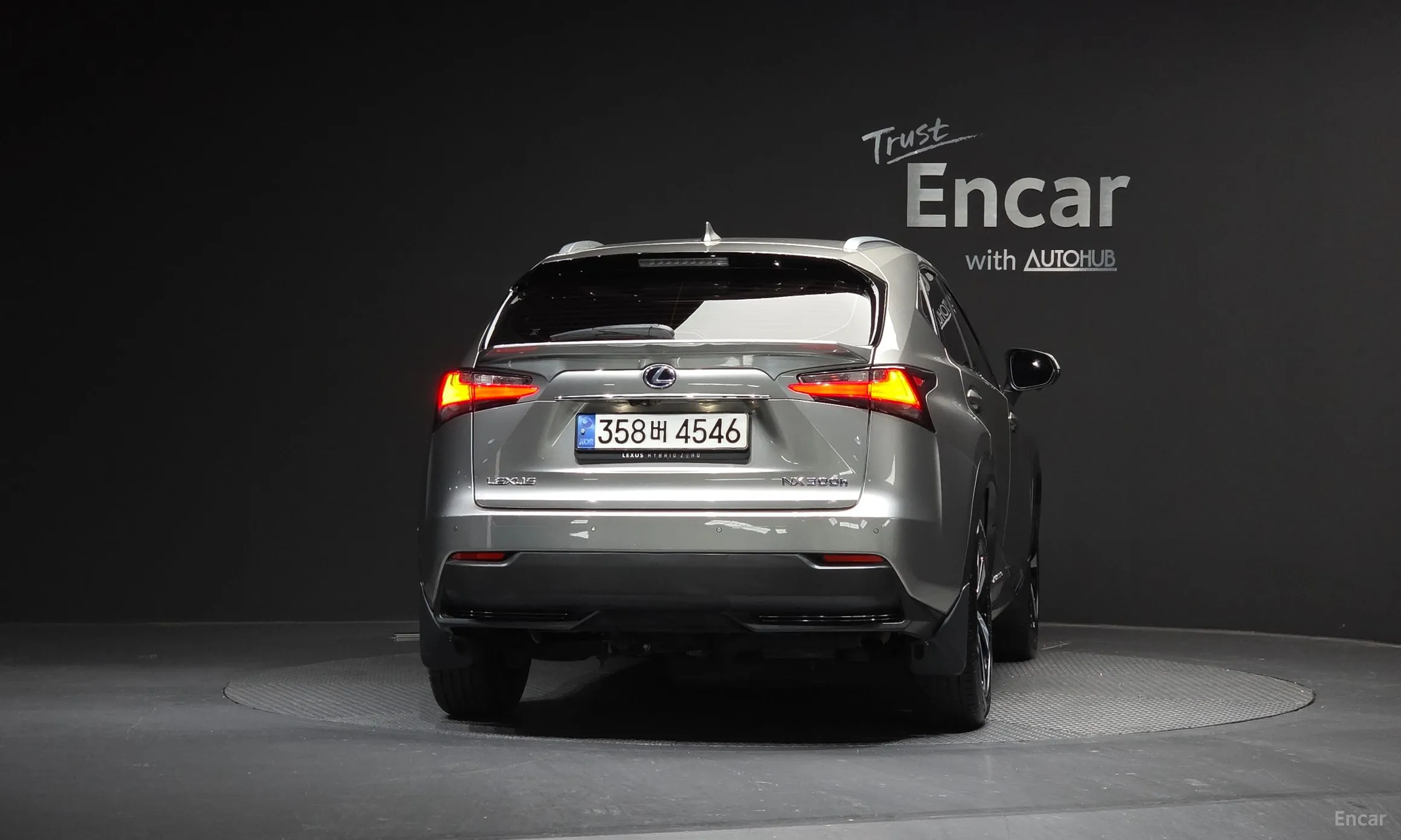 Lexus NX300h превью 4