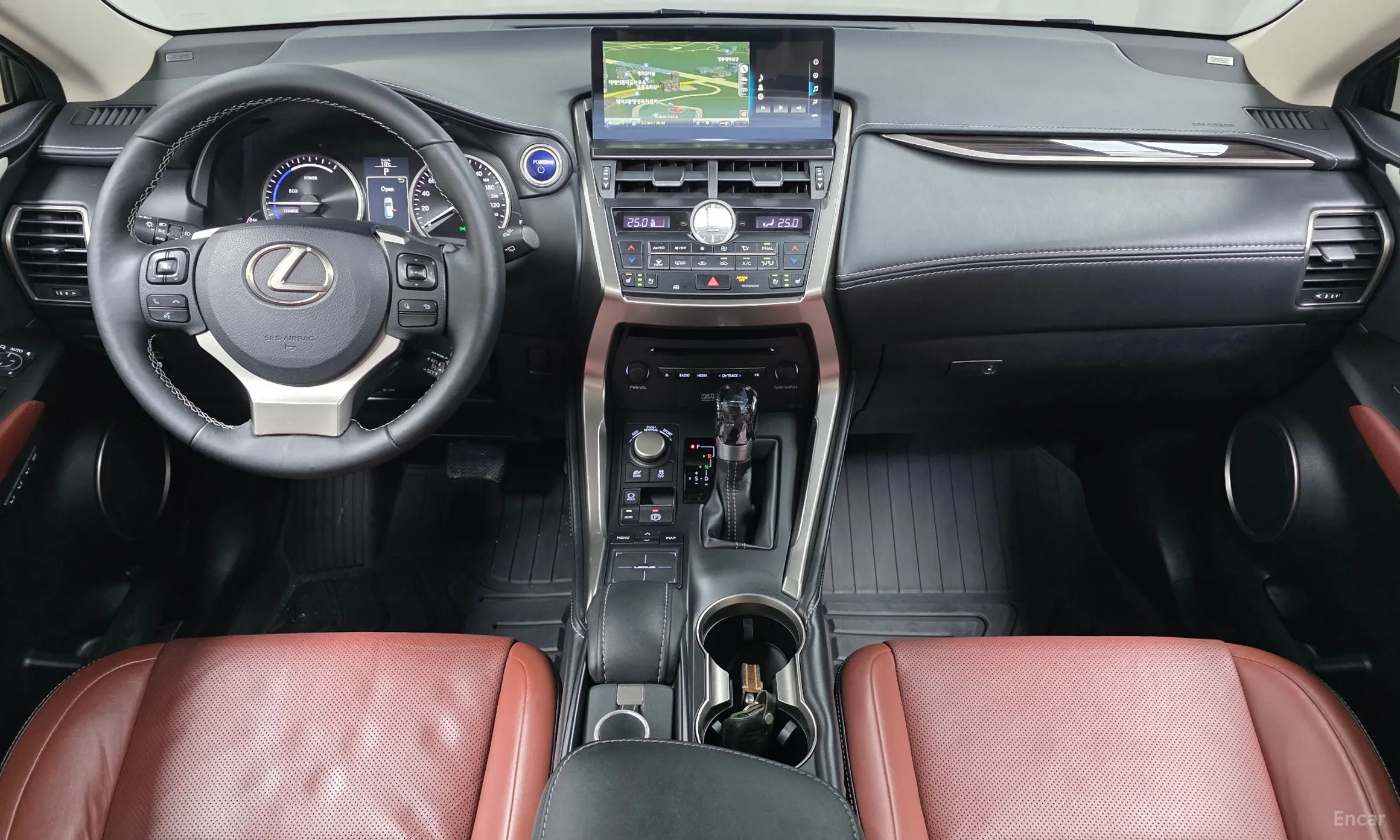 Lexus NX300h превью 7