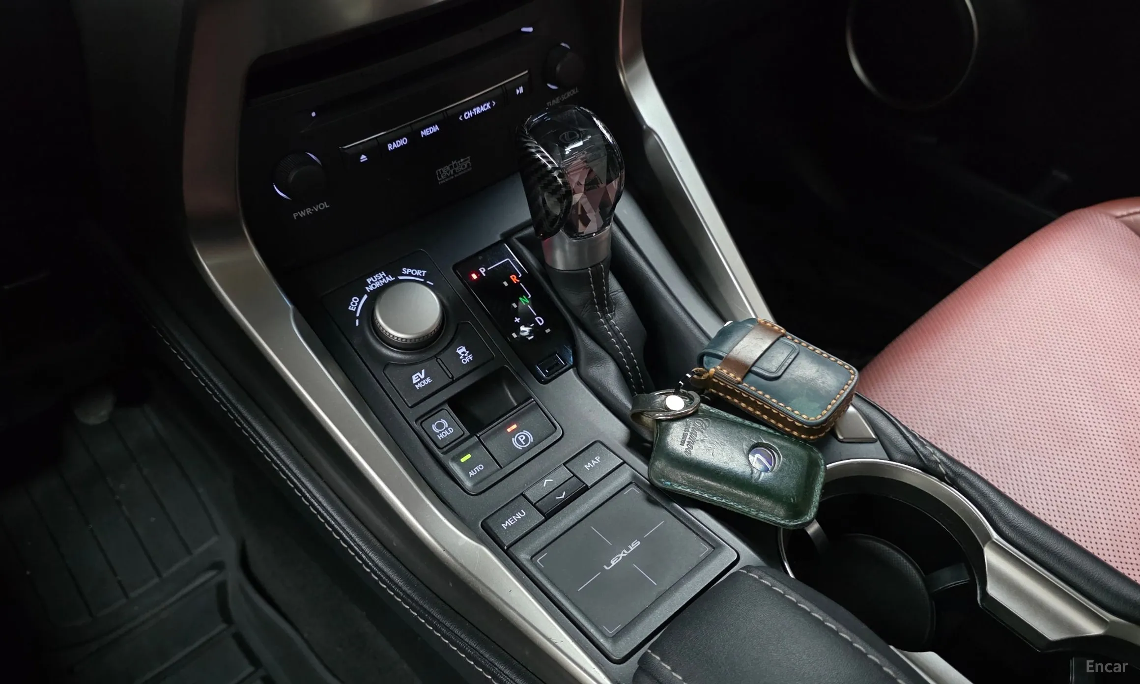 Lexus NX300h превью 9