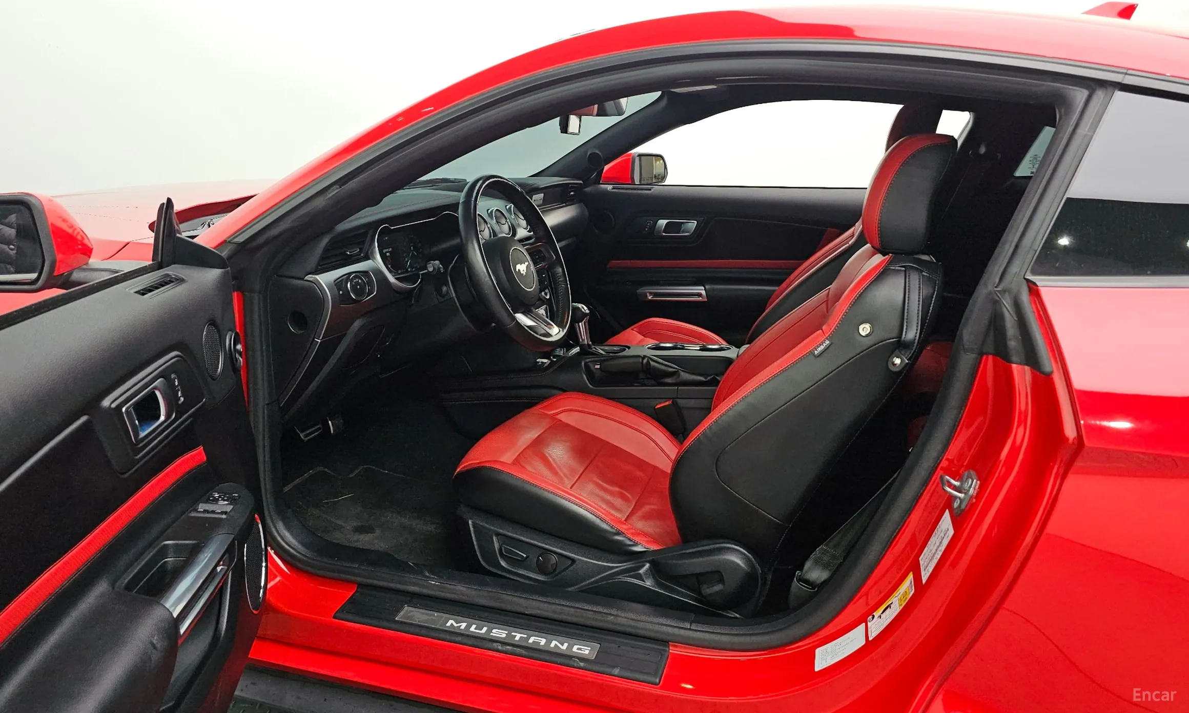 Ford Mustang превью 10