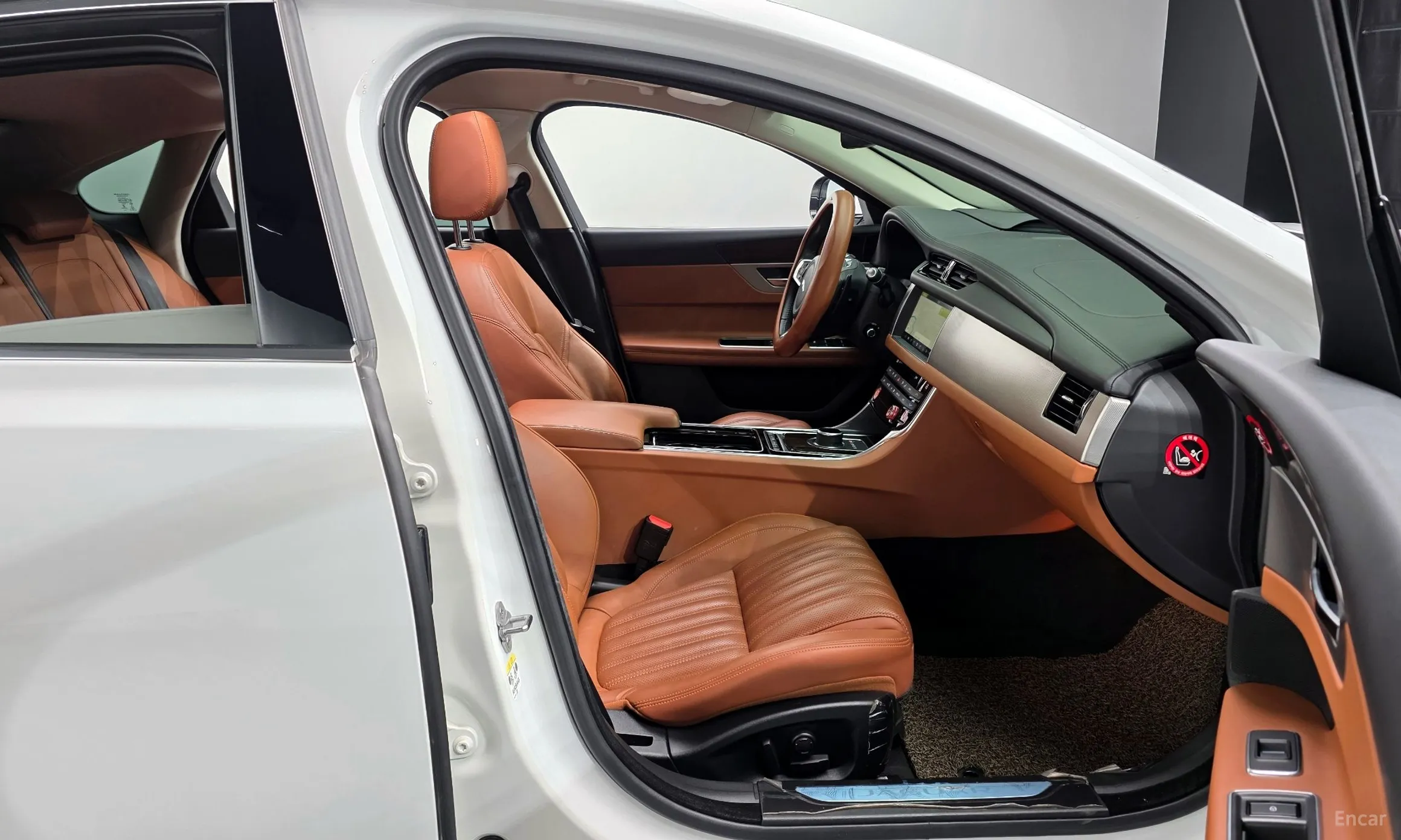Jaguar XF (x260) превью 10