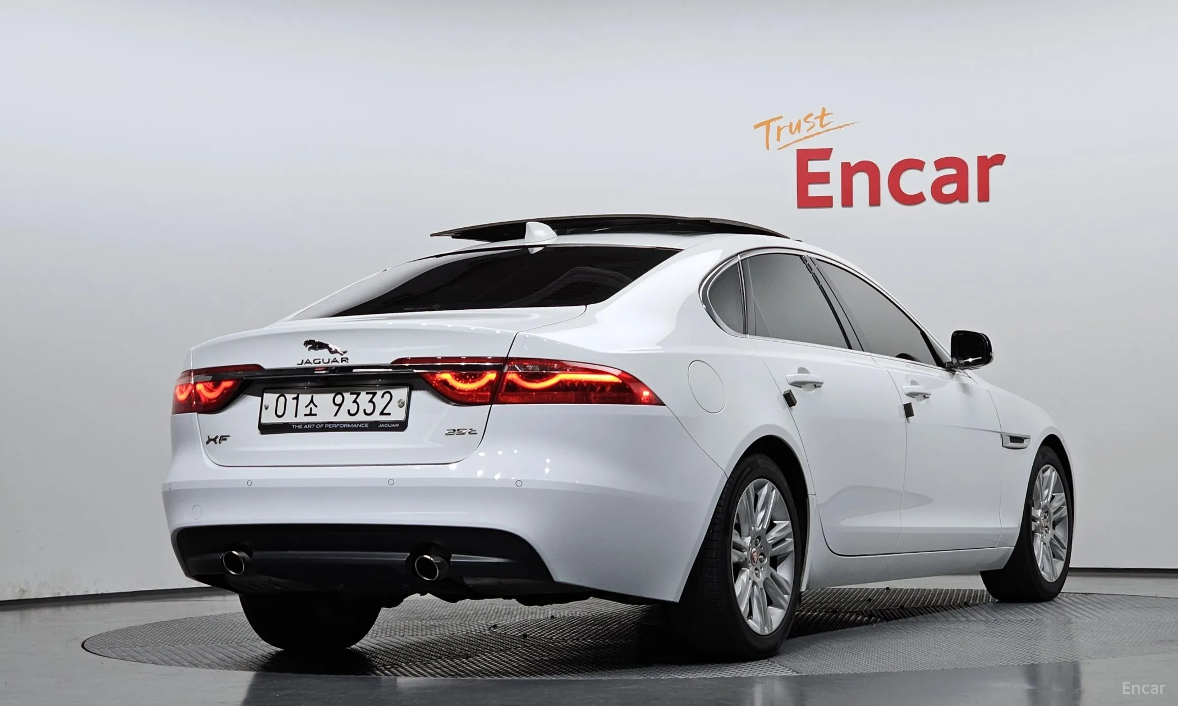 Jaguar XF (x260)