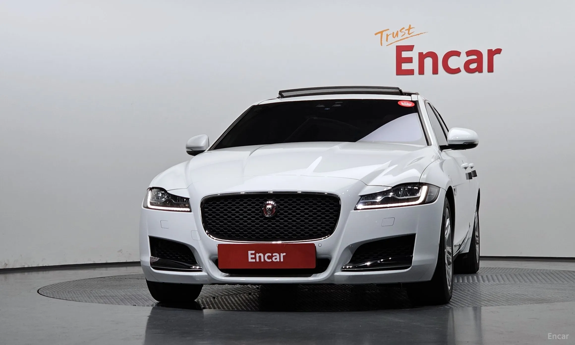 Jaguar XF (x260) превью 3