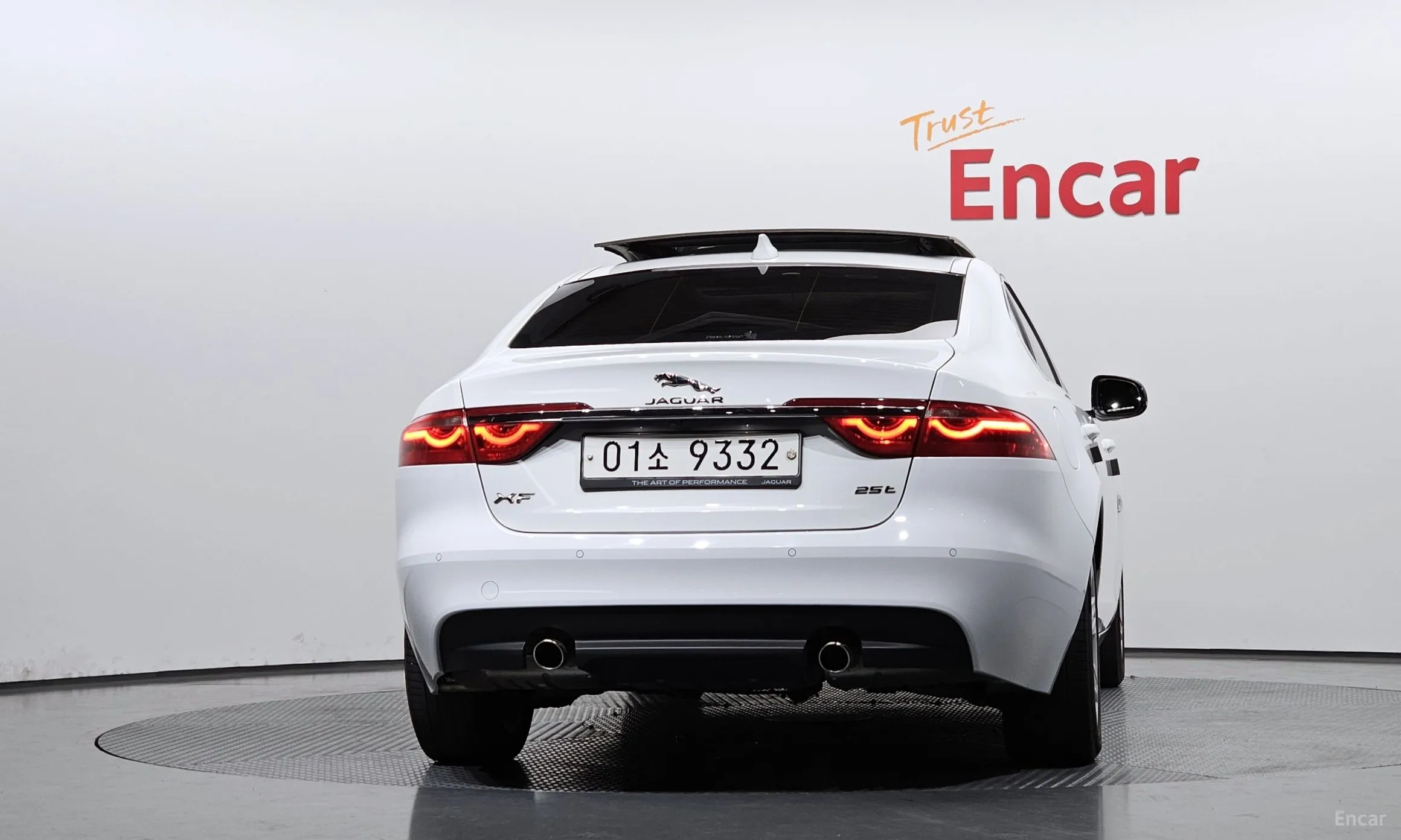 Jaguar XF (x260) превью 4