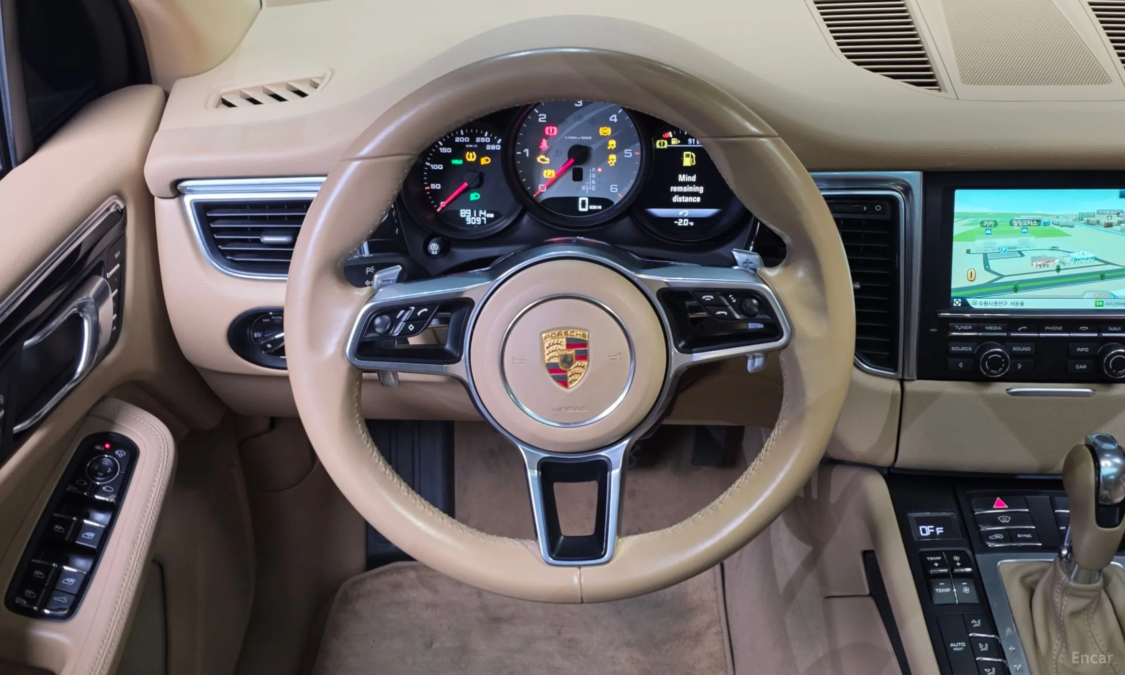 Porsche Macan превью 13