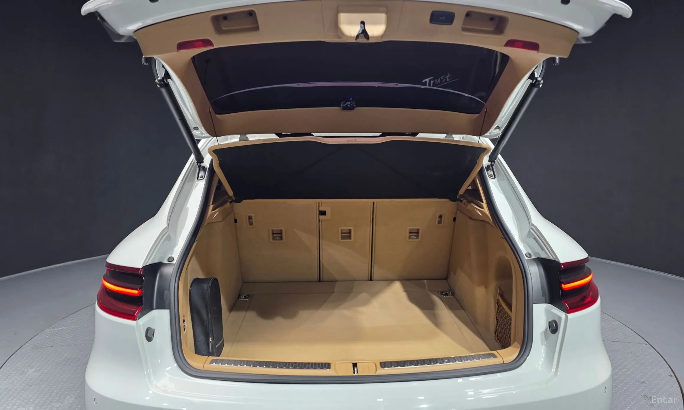 Porsche Macan превью 20