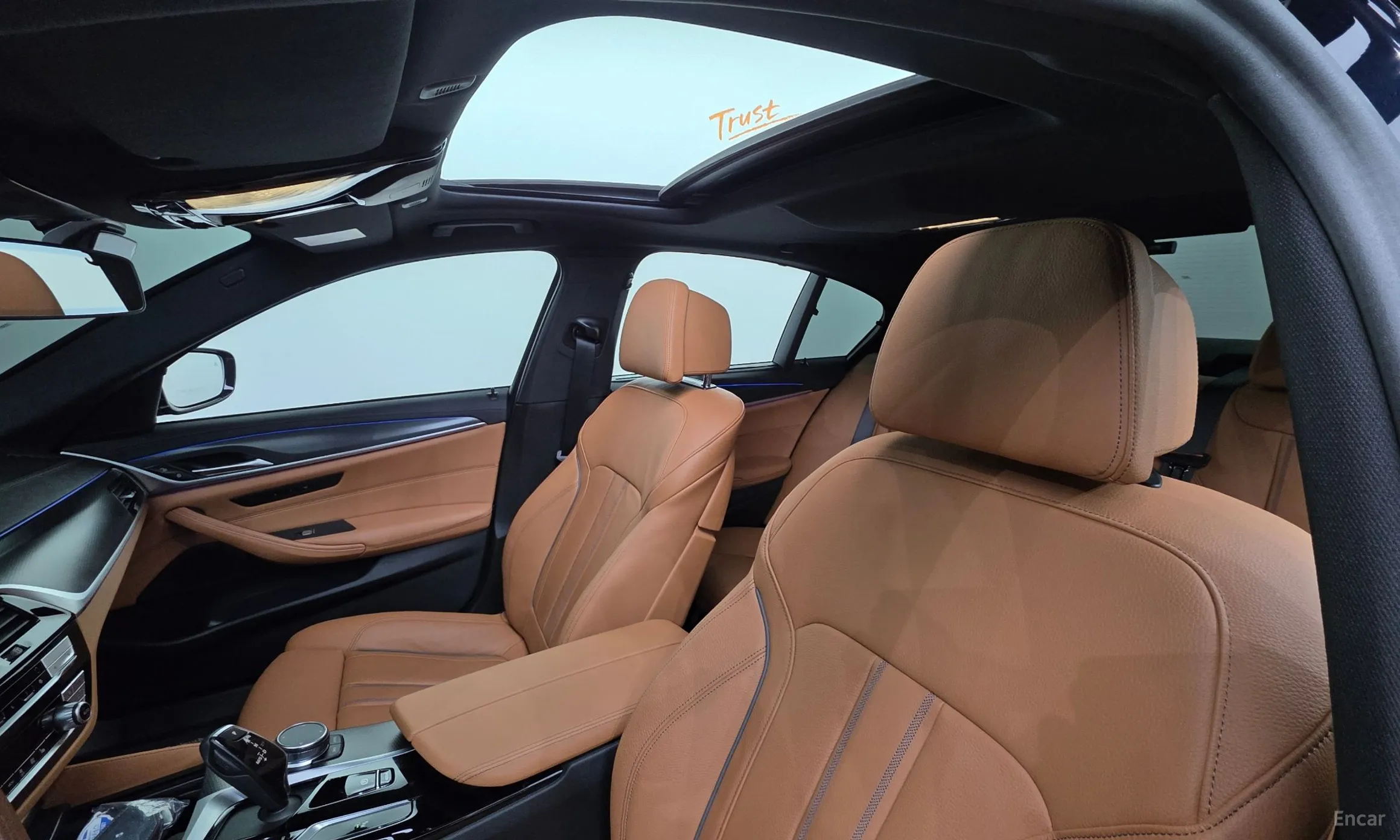 BMW 5 Series (G30) превью 19