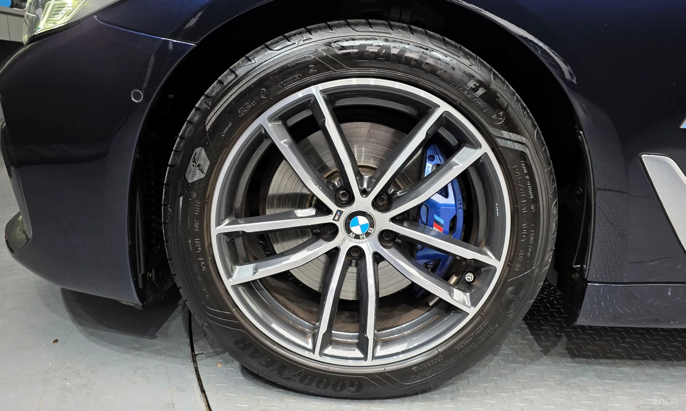 BMW 5 Series (G30) превью 5