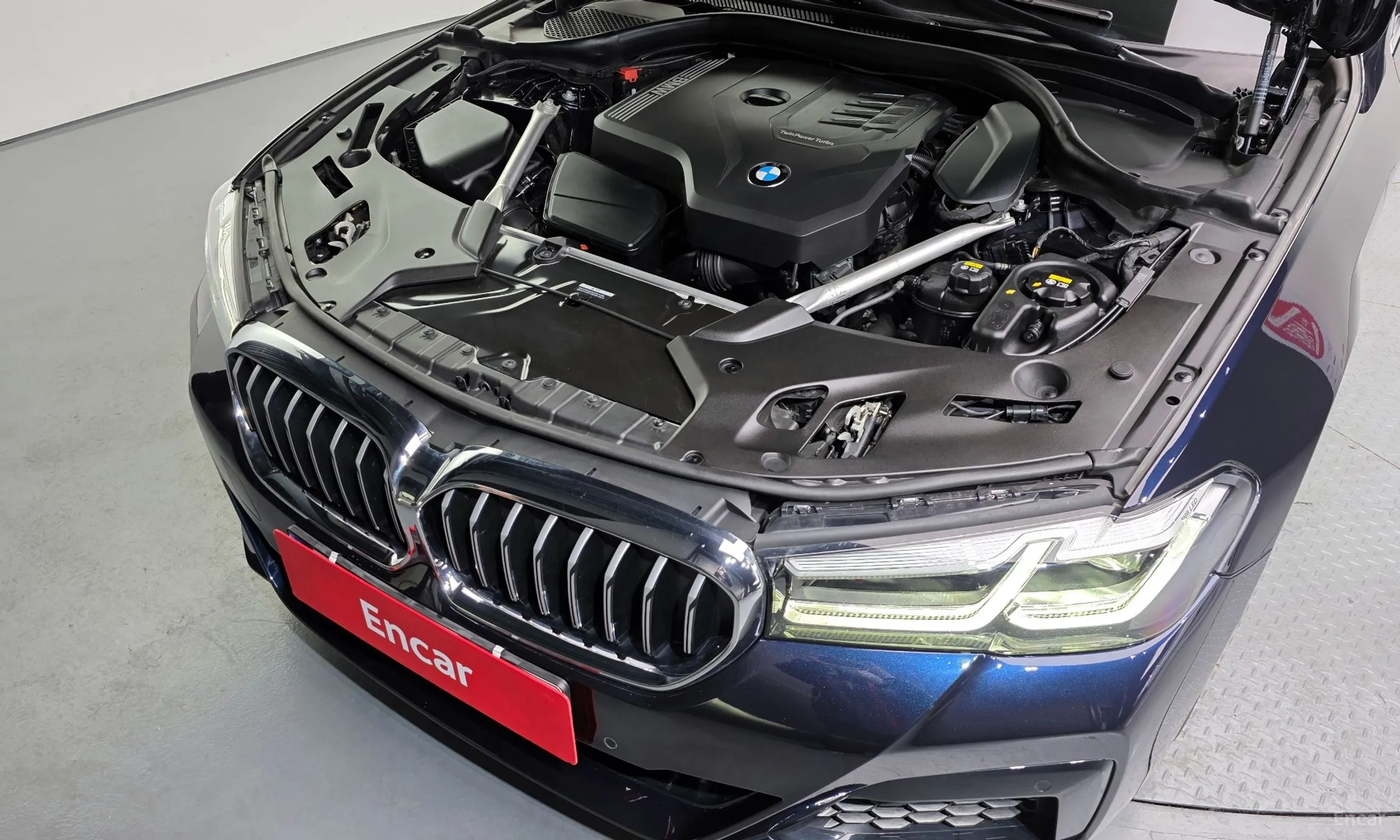 BMW 5 Series (G30) превью 6
